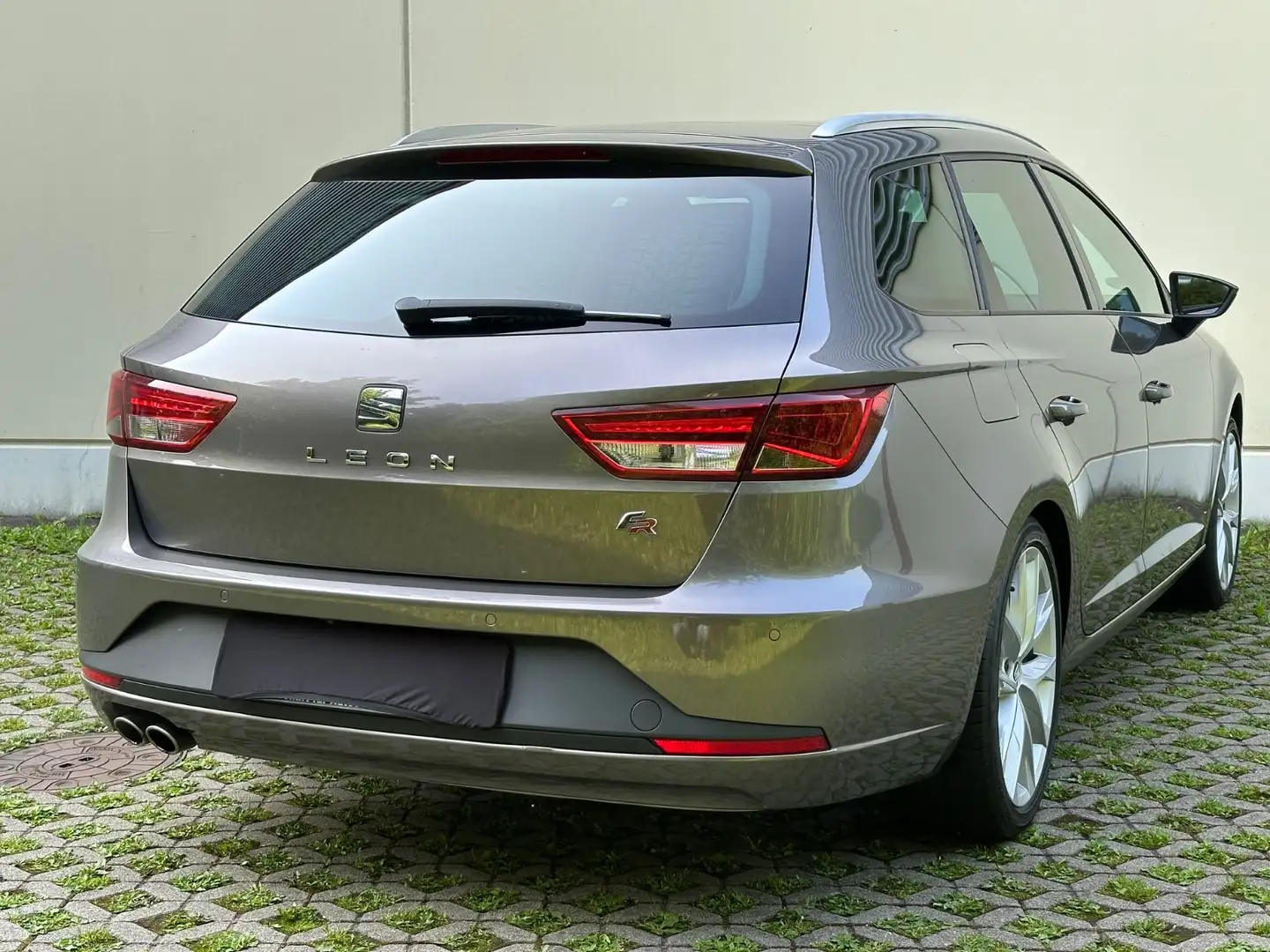 SEAT Leon ST FR 1.5 DSG | Pano | Kamera | ACC | LED Grau - 2