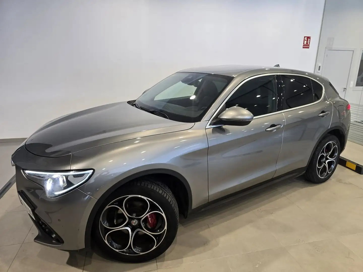 Alfa Romeo Stelvio 2.2 DIÉSEL 154KW (210CV) EXECUTIVE Q4 Gris - 2