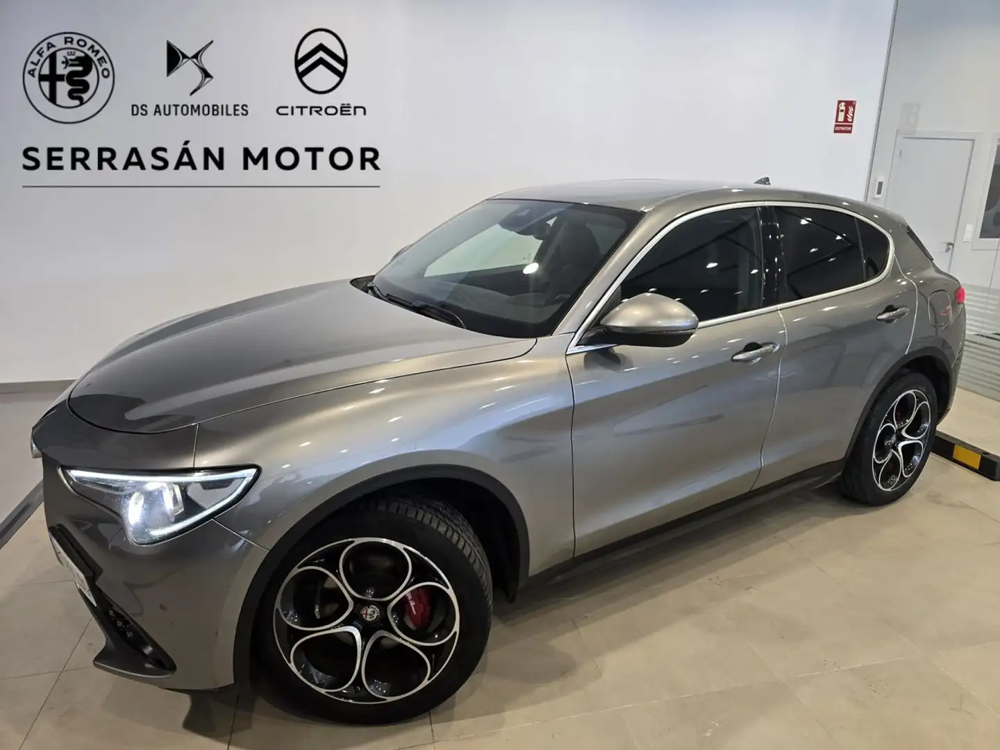 Alfa Romeo Stelvio 2.2 DIÉSEL 154KW (210CV) EXECUTIVE Q4 Gris - 1