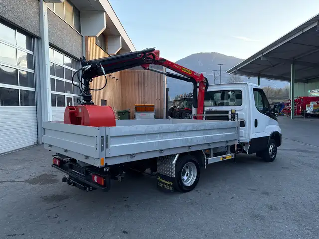 Iveco Daily 50C18H Pritsche m. Kran Ansicht 4