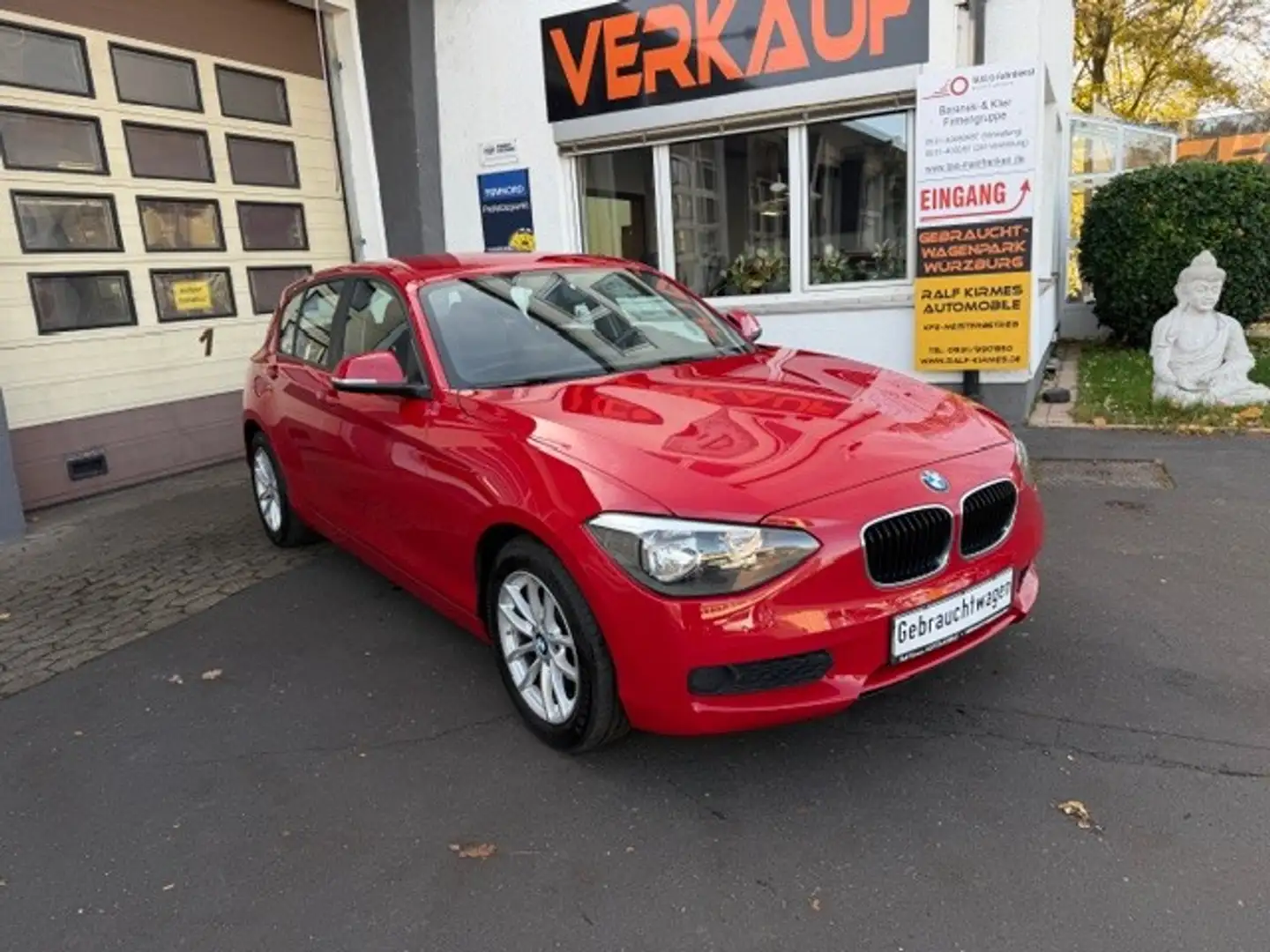 BMW 116 i Automatik Klima PDC SHZ Alu 1.Hand Klima Navi Červená - 1