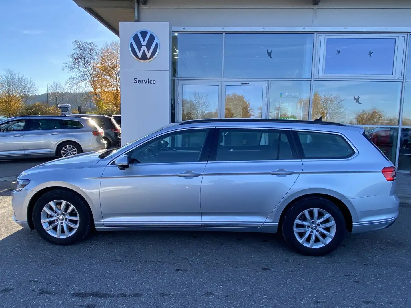 Volkswagen Passat Variant 2.0 TDI DSG Business AHK+NAVI+LED Silber - 2