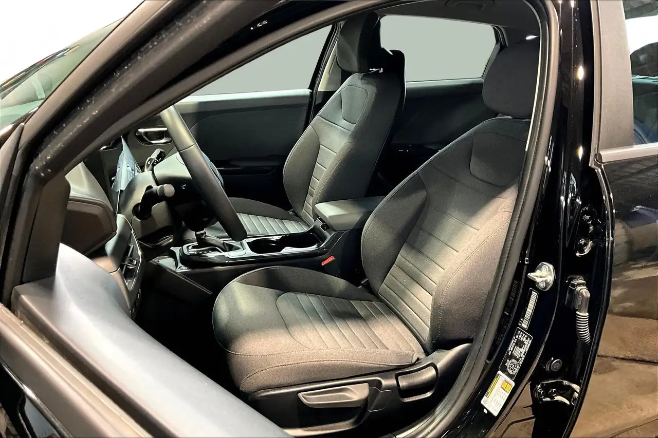 Kia K4 снимка Kia K4