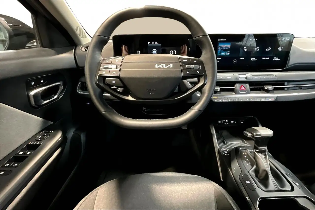Kia K4 снимка Kia K4
