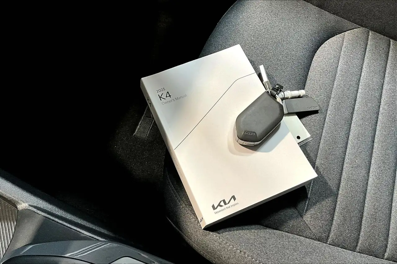 Kia K4 снимка Kia K4