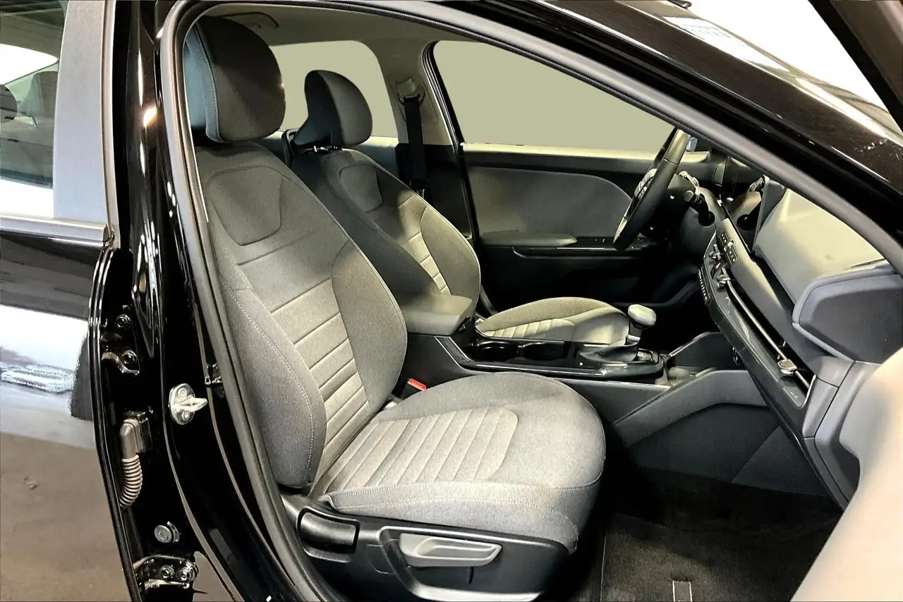 Kia K4 снимка Kia K4