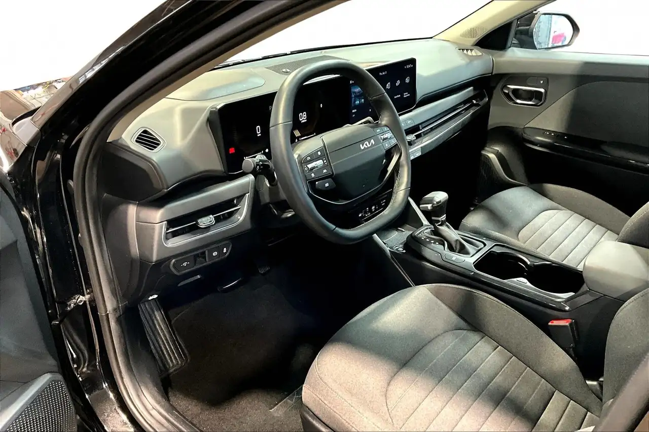 Kia K4 снимка Kia K4