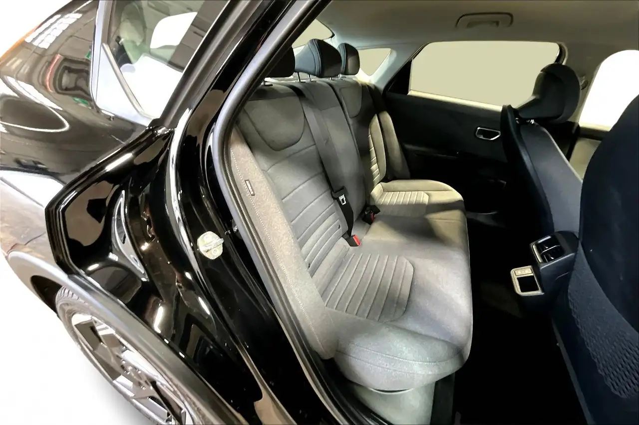 Kia K4 снимка Kia K4