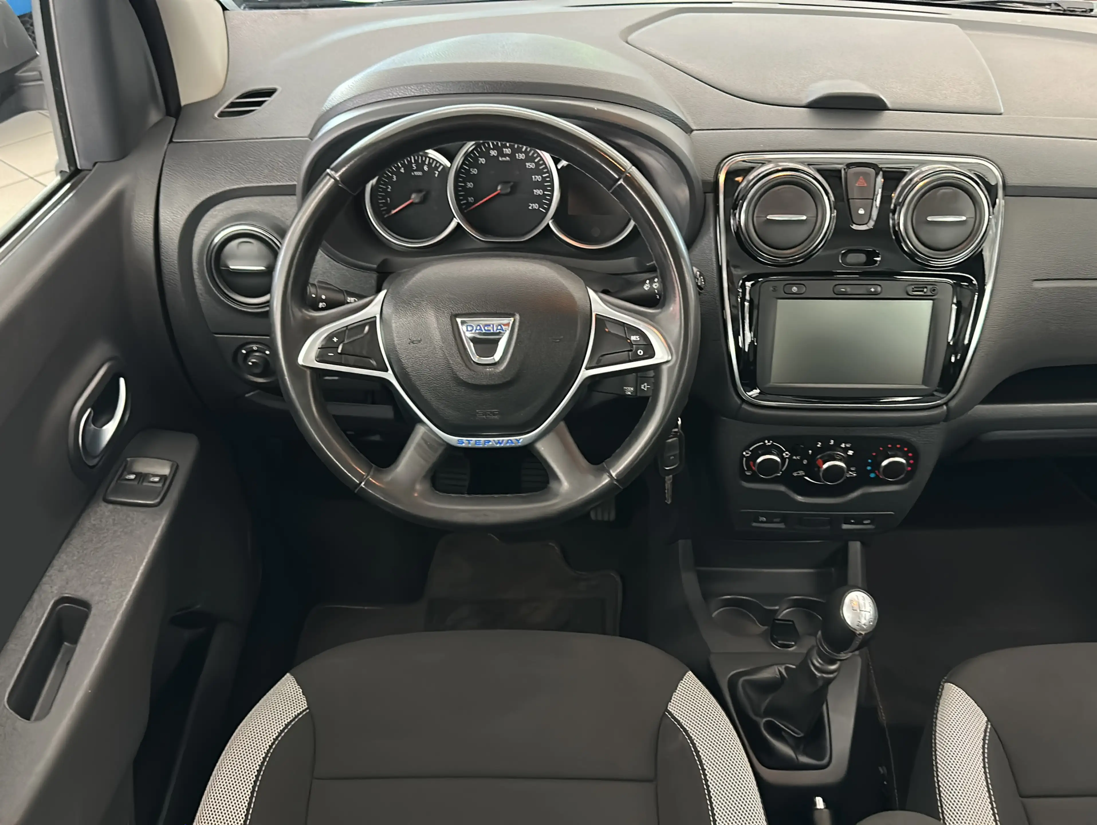 Dacia Lodgy 1.5 BLUE dCi Stepway|SHZ|Navi| — photo 10