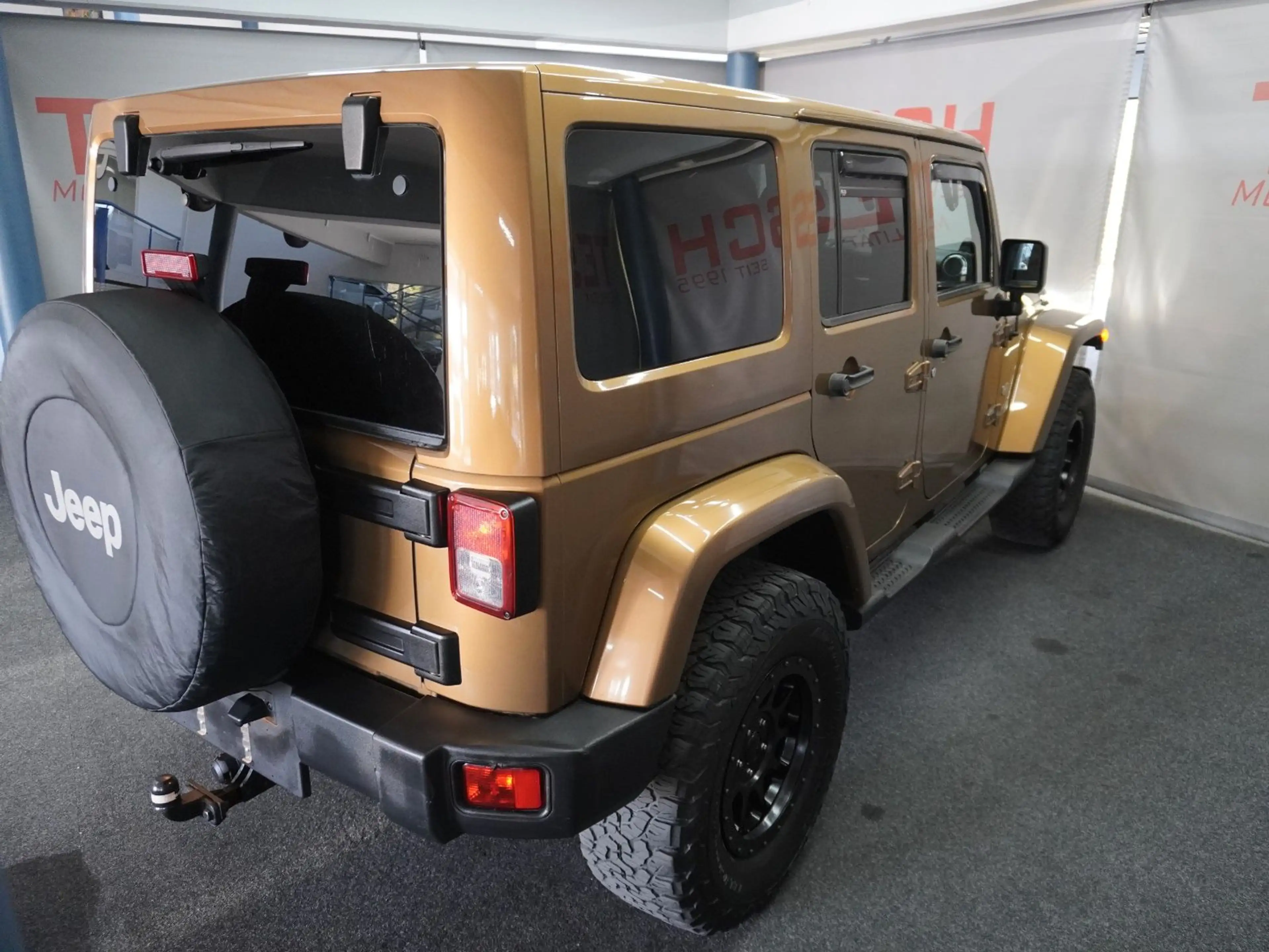 Jeep Wrangler 2.8 CRD 70th Edit| Unlimited Sahara | — photo 7