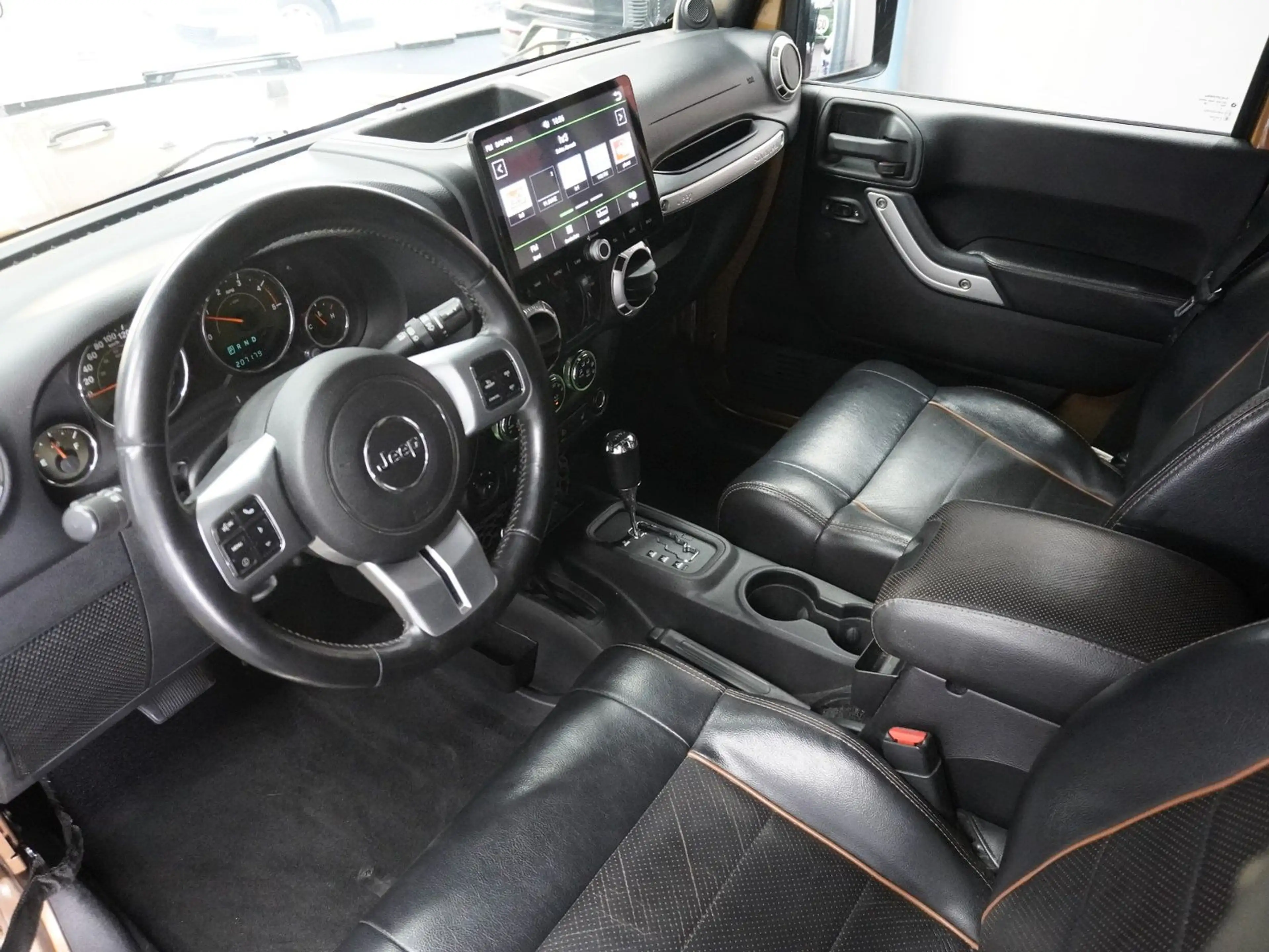 Jeep Wrangler 2.8 CRD 70th Edit| Unlimited Sahara | — photo 12