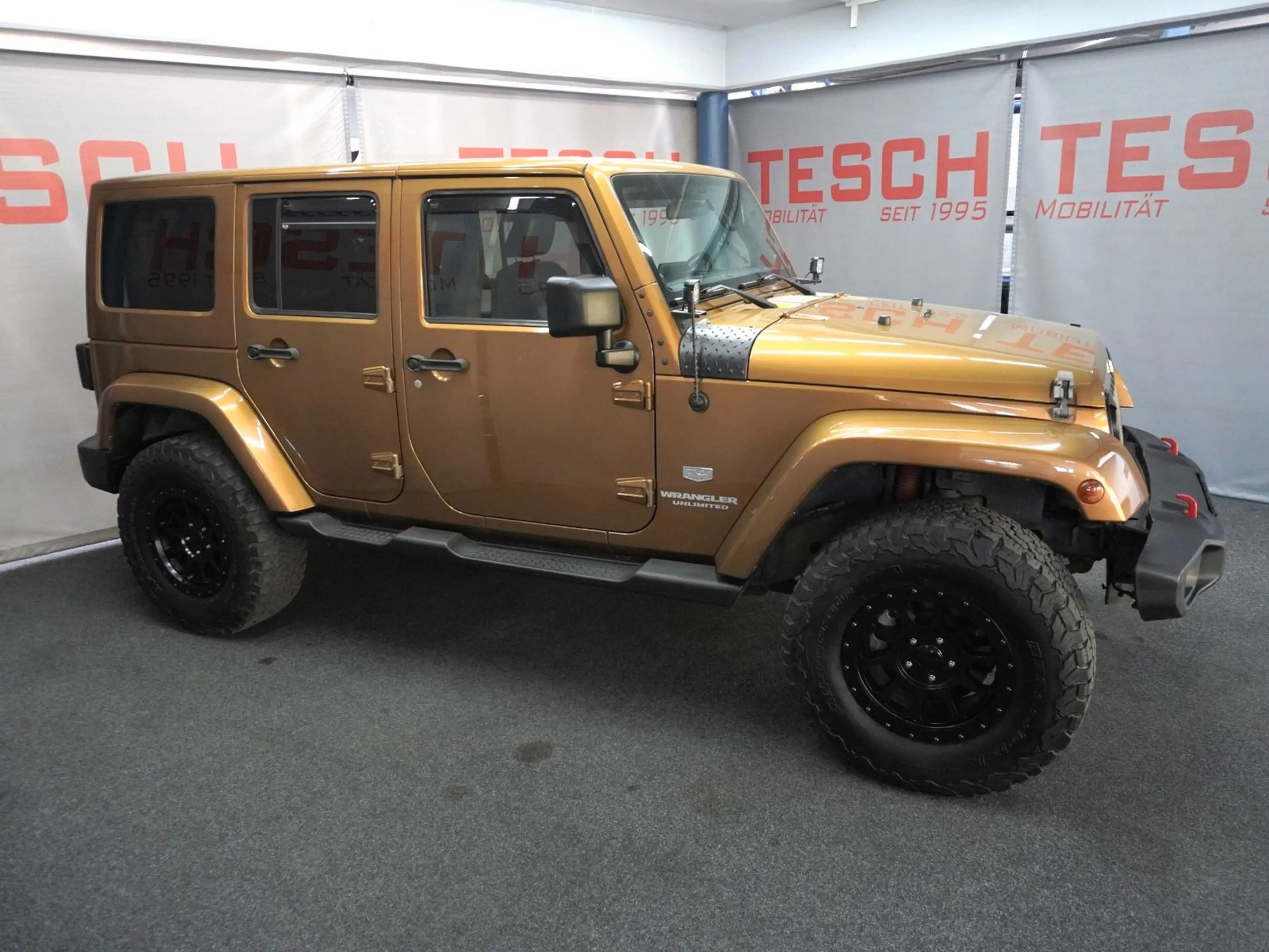 Jeep Wrangler 2.8 CRD 70th Edit| Unlimited Sahara | — photo 5