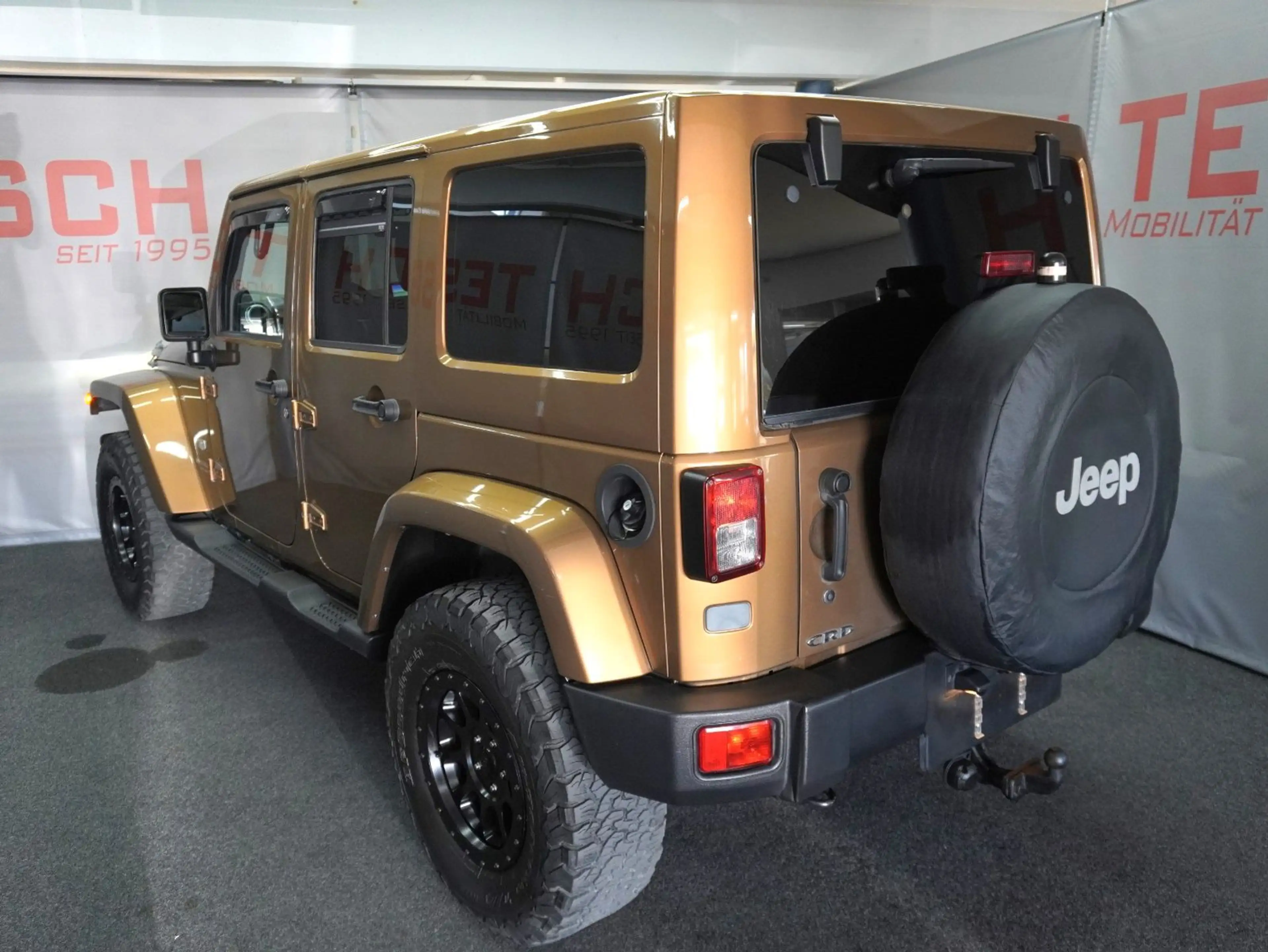 Jeep Wrangler 2.8 CRD 70th Edit| Unlimited Sahara | — photo 9