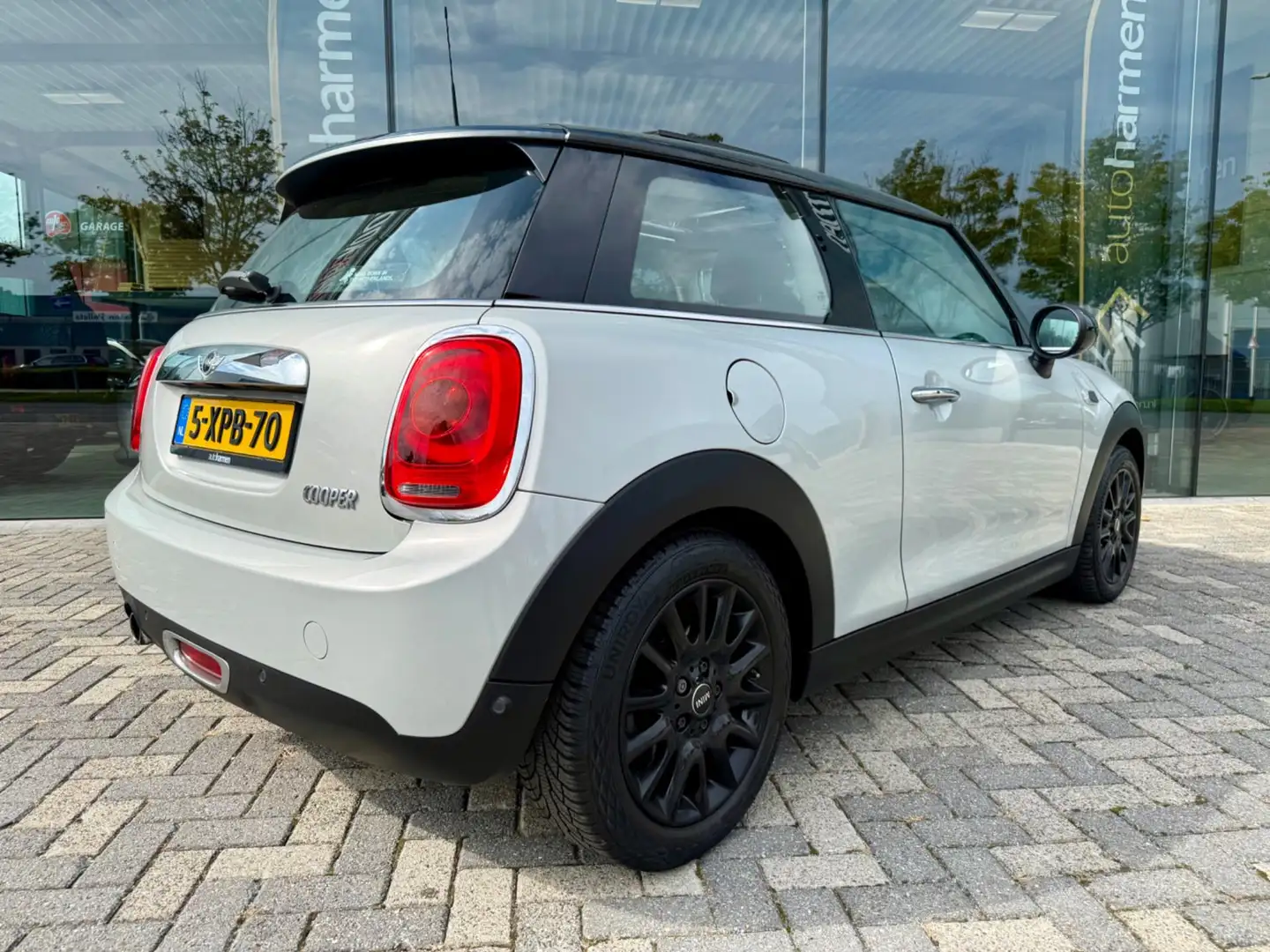 MINI Cooper 1.5 First Born Edition, NAP, Panoramadak, LED, Key Zilver - 2