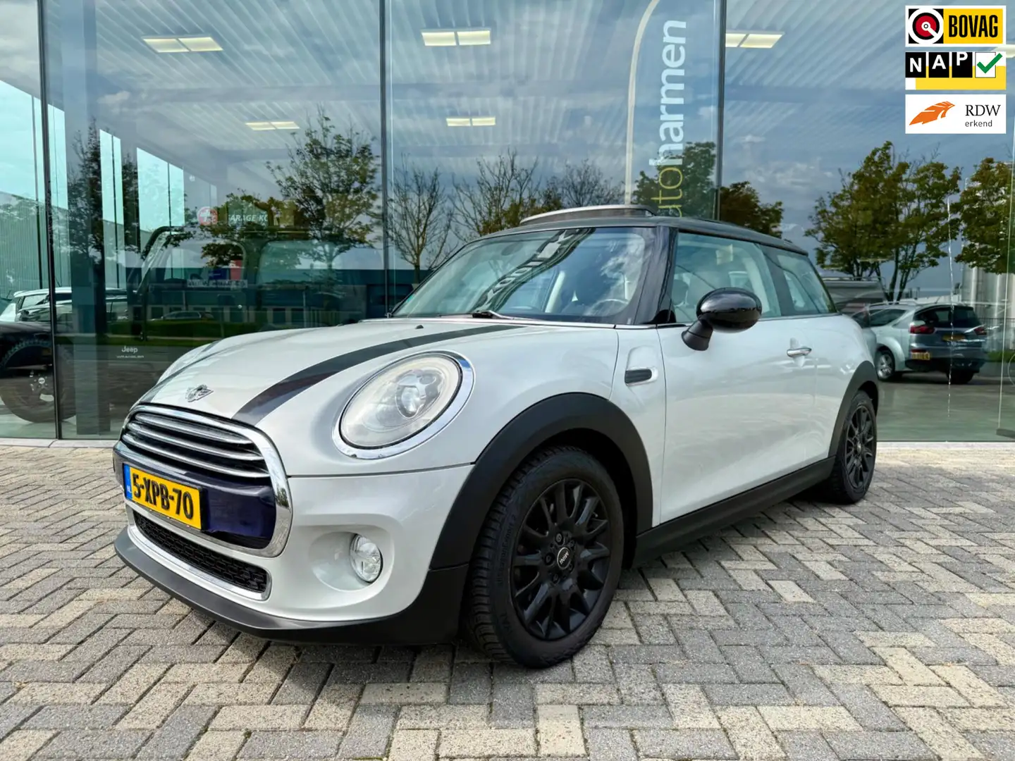 MINI Cooper 1.5 First Born Edition, NAP, Panoramadak, LED, Key Zilver - 1