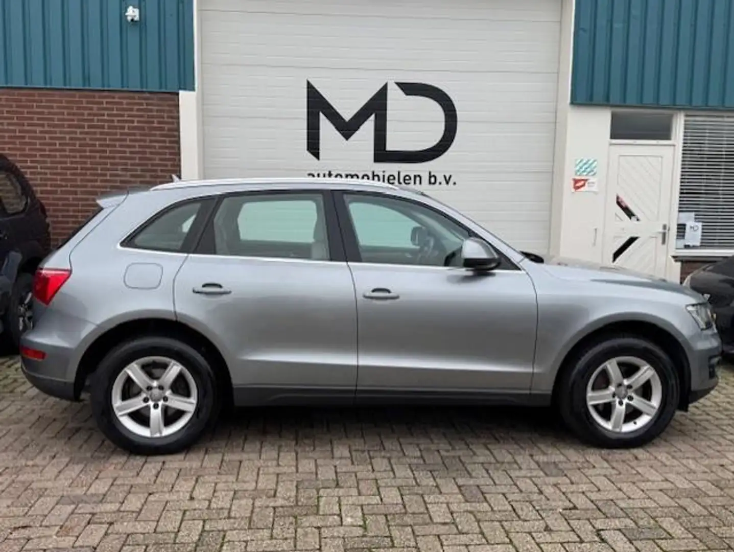Audi Q5 2.0 TFSI quattro Pro Line - Automaat - Trekhaak -L Grau - 2