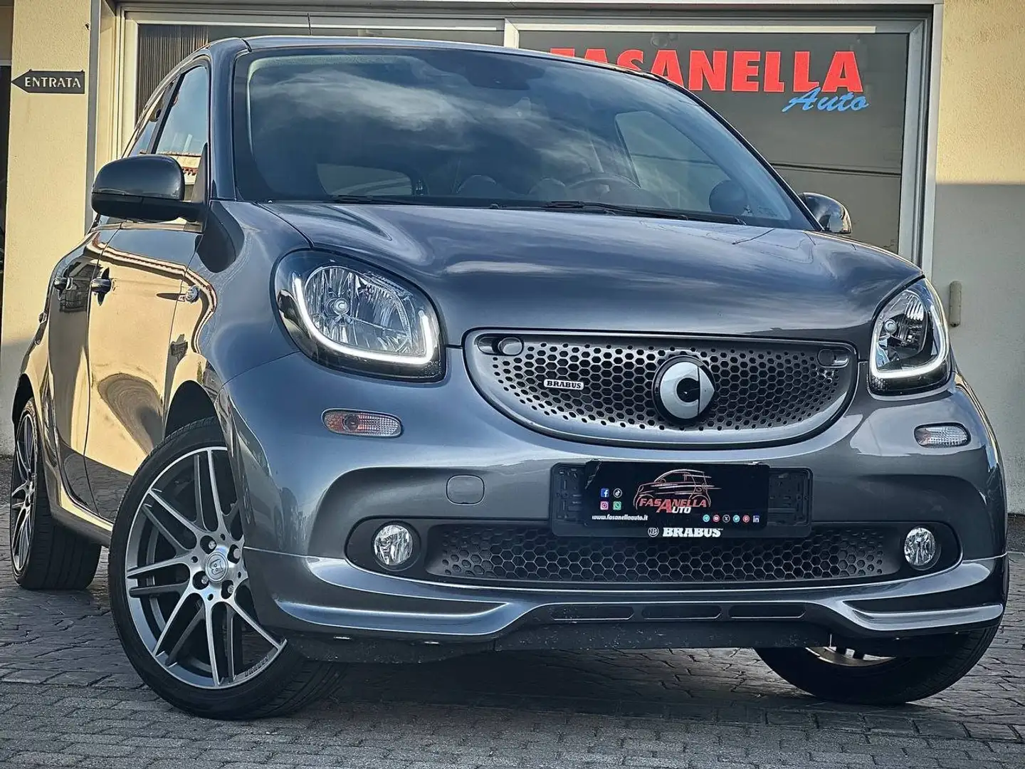 smart forFour 0.9 t Brabus Xclusive 109cv twinamic Gris - 1