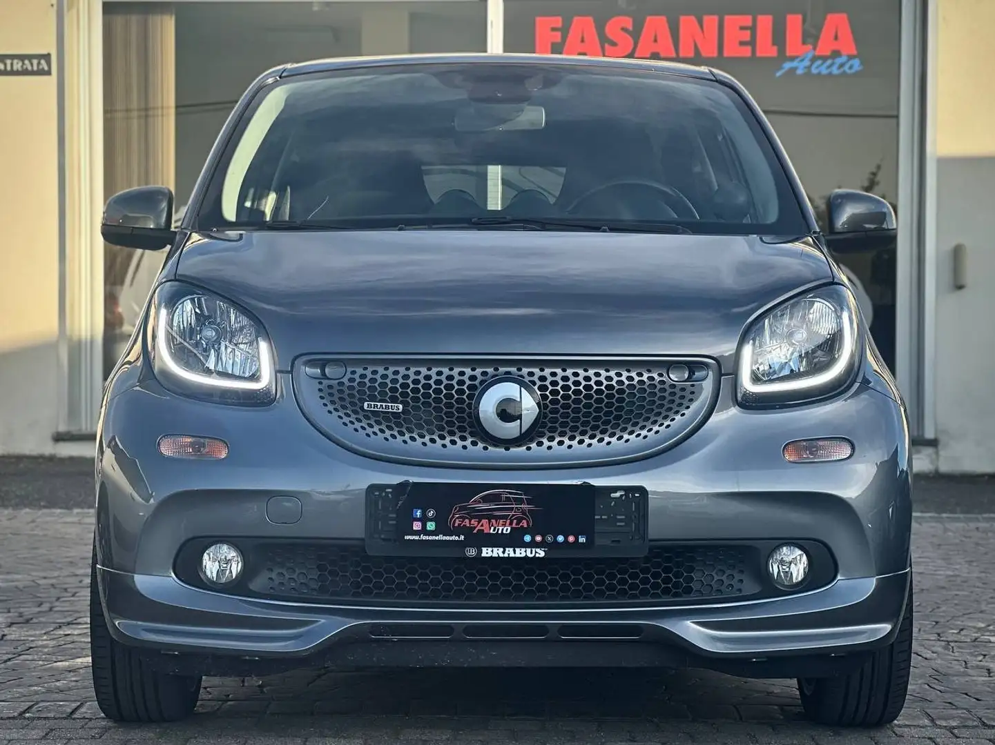 smart forFour 0.9 t Brabus Xclusive 109cv twinamic Gris - 2