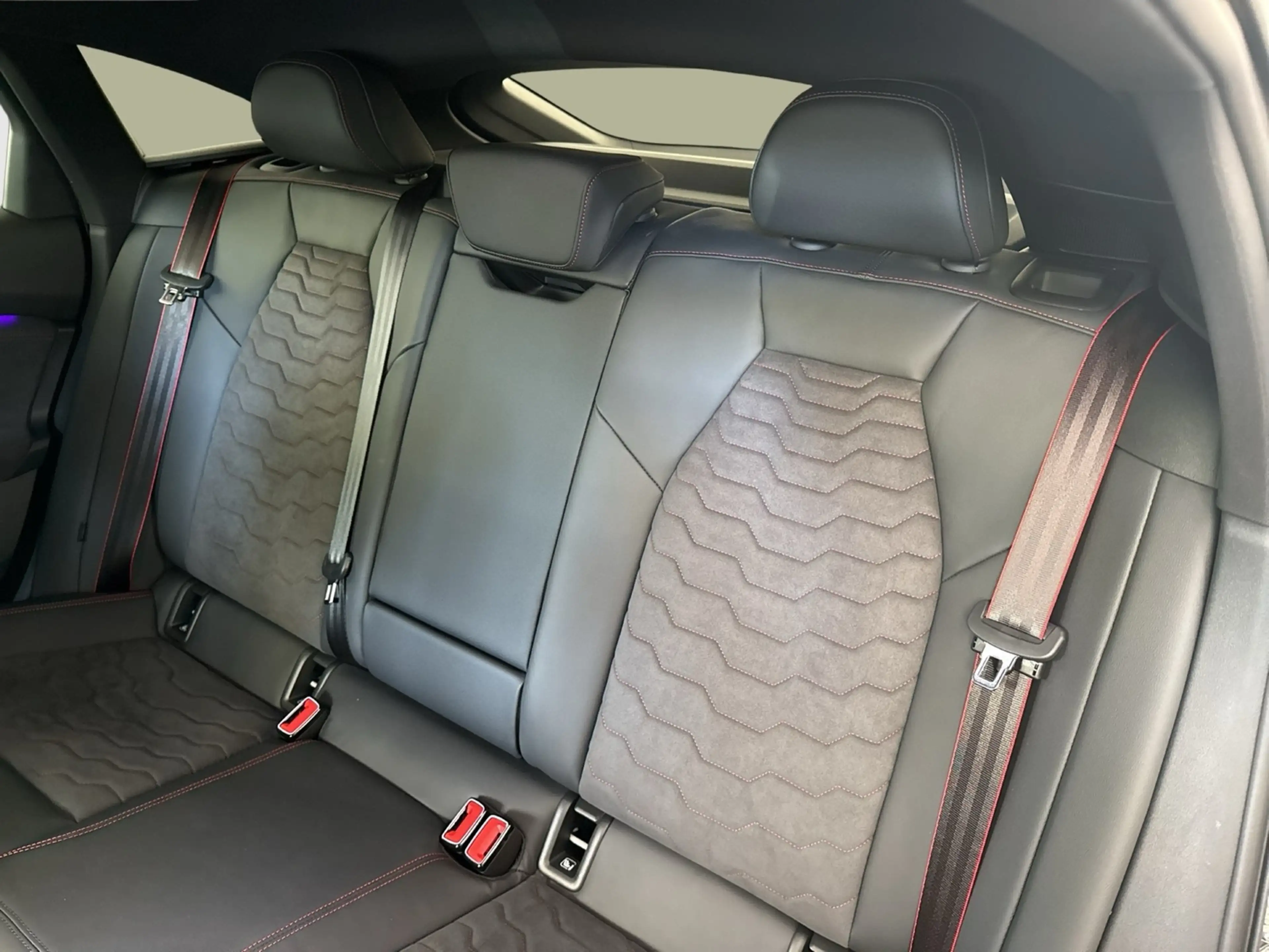 Audi S6 e-tron Sportback quattro B&O AHK 360°CAM LM21 — photo 9