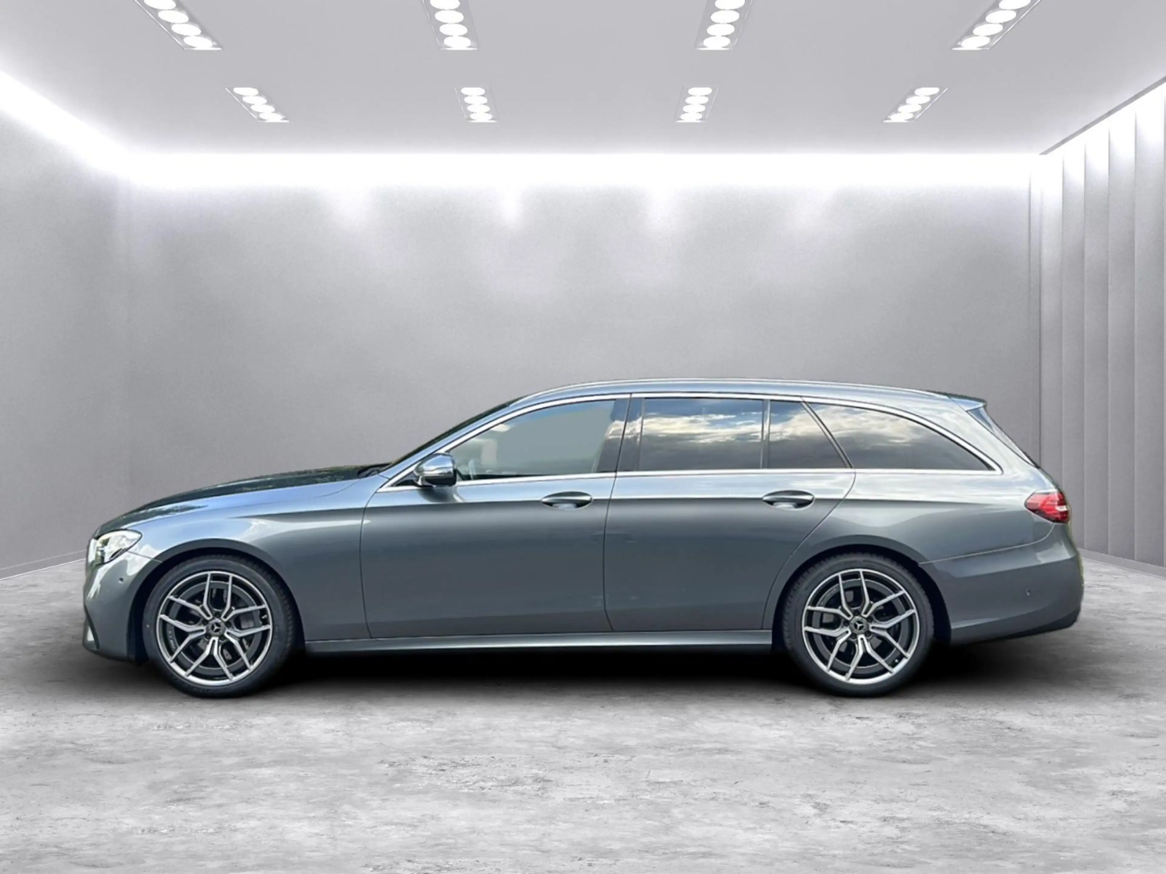 Mercedes-Benz E 220 T-Modell AMG *2.HD/AHK/SHD/MBUX/LED* — photo 8