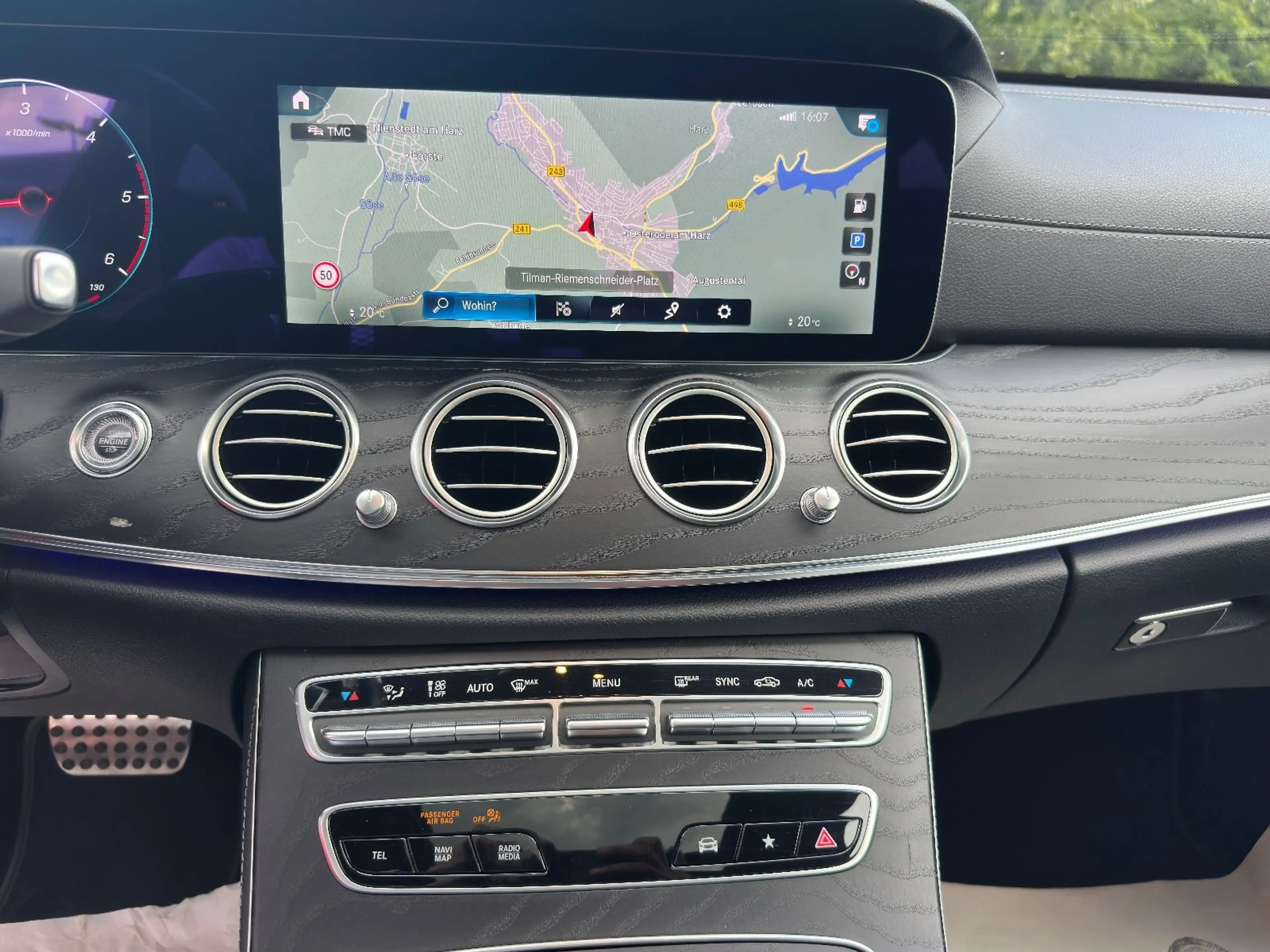Mercedes-Benz E 220 T-Modell AMG *2.HD/AHK/SHD/MBUX/LED* — photo 12