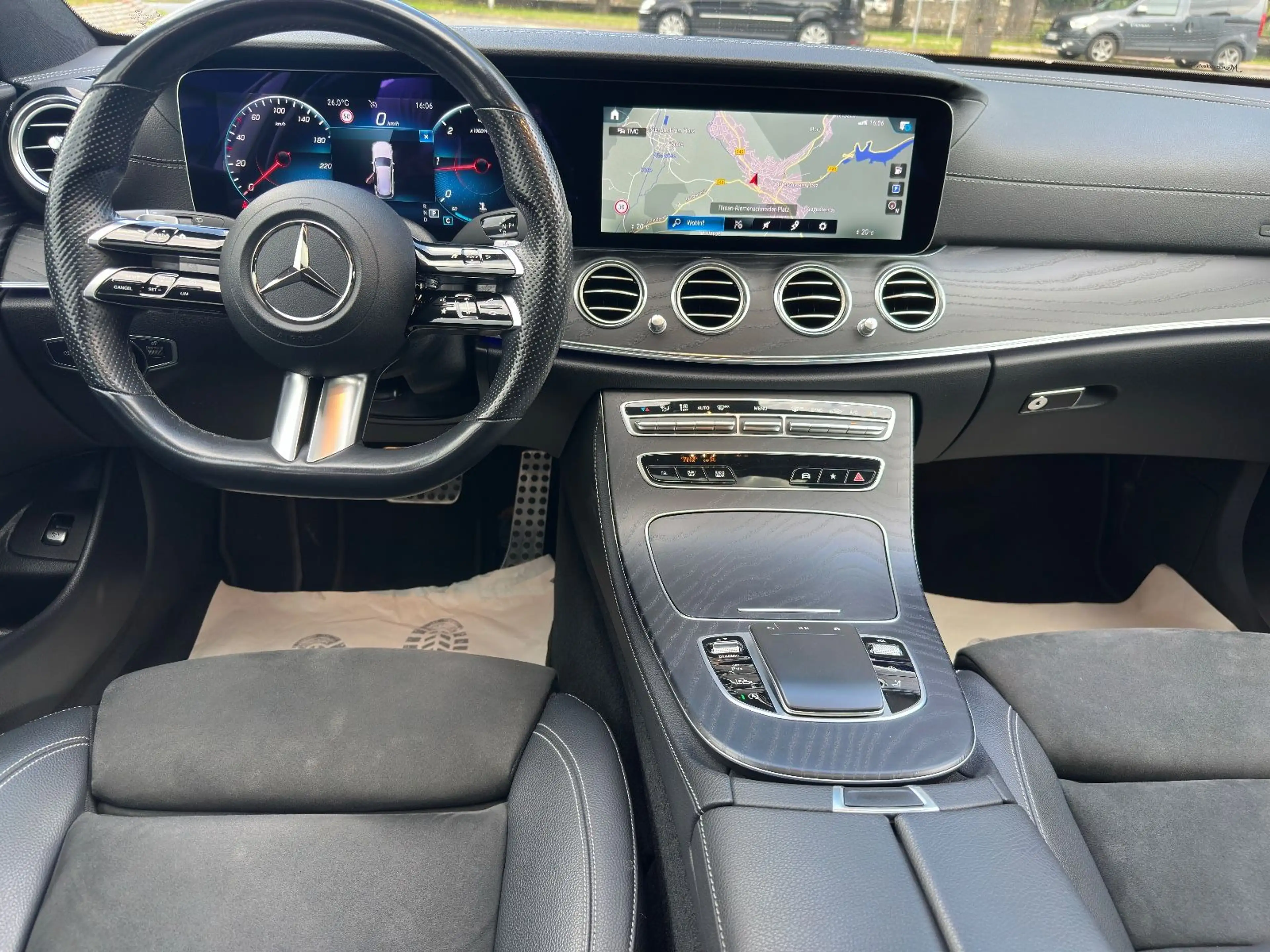Mercedes-Benz E 220 T-Modell AMG *2.HD/AHK/SHD/MBUX/LED* — photo 11