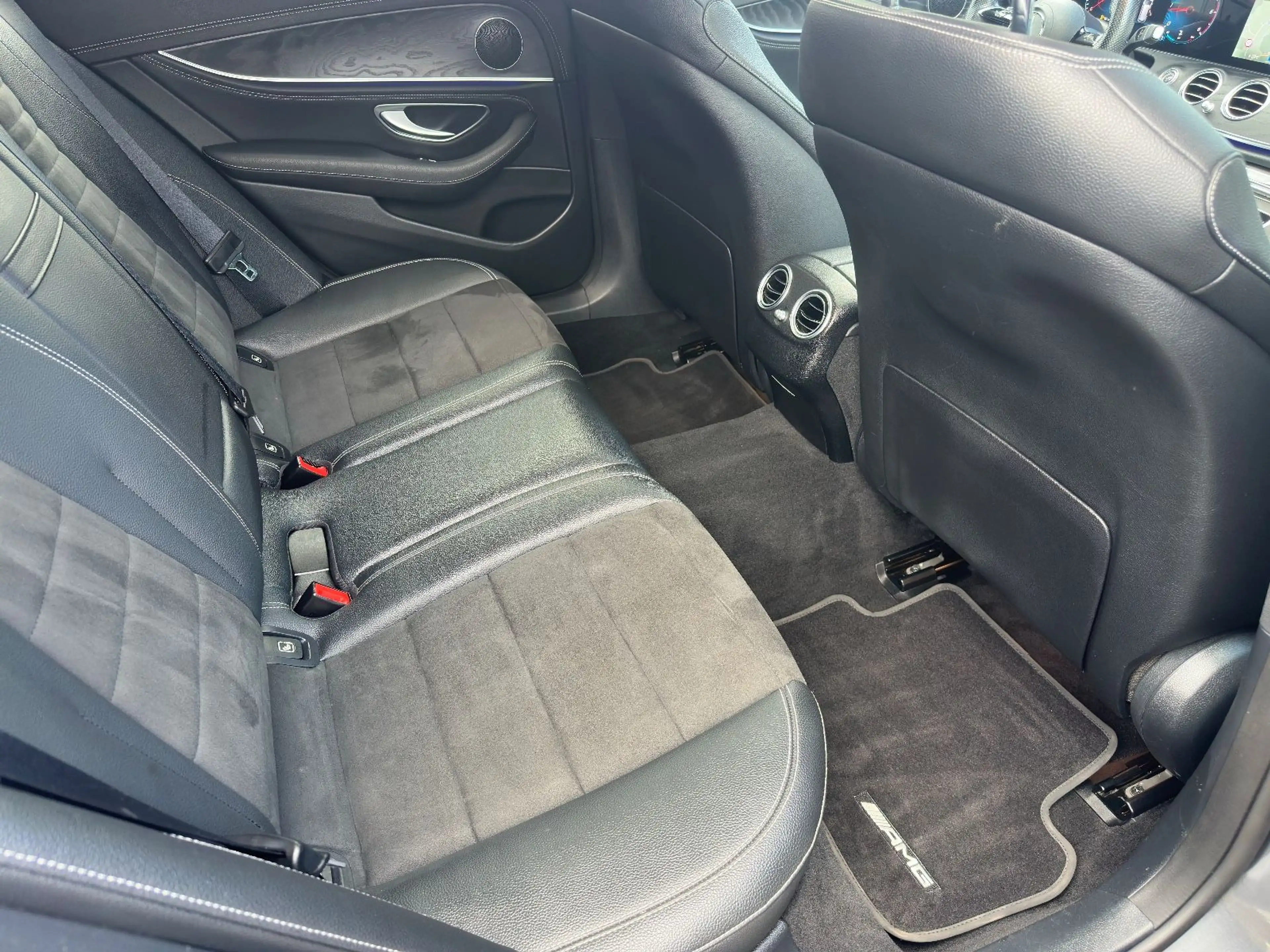 Mercedes-Benz E 220 T-Modell AMG *2.HD/AHK/SHD/MBUX/LED* — photo 14