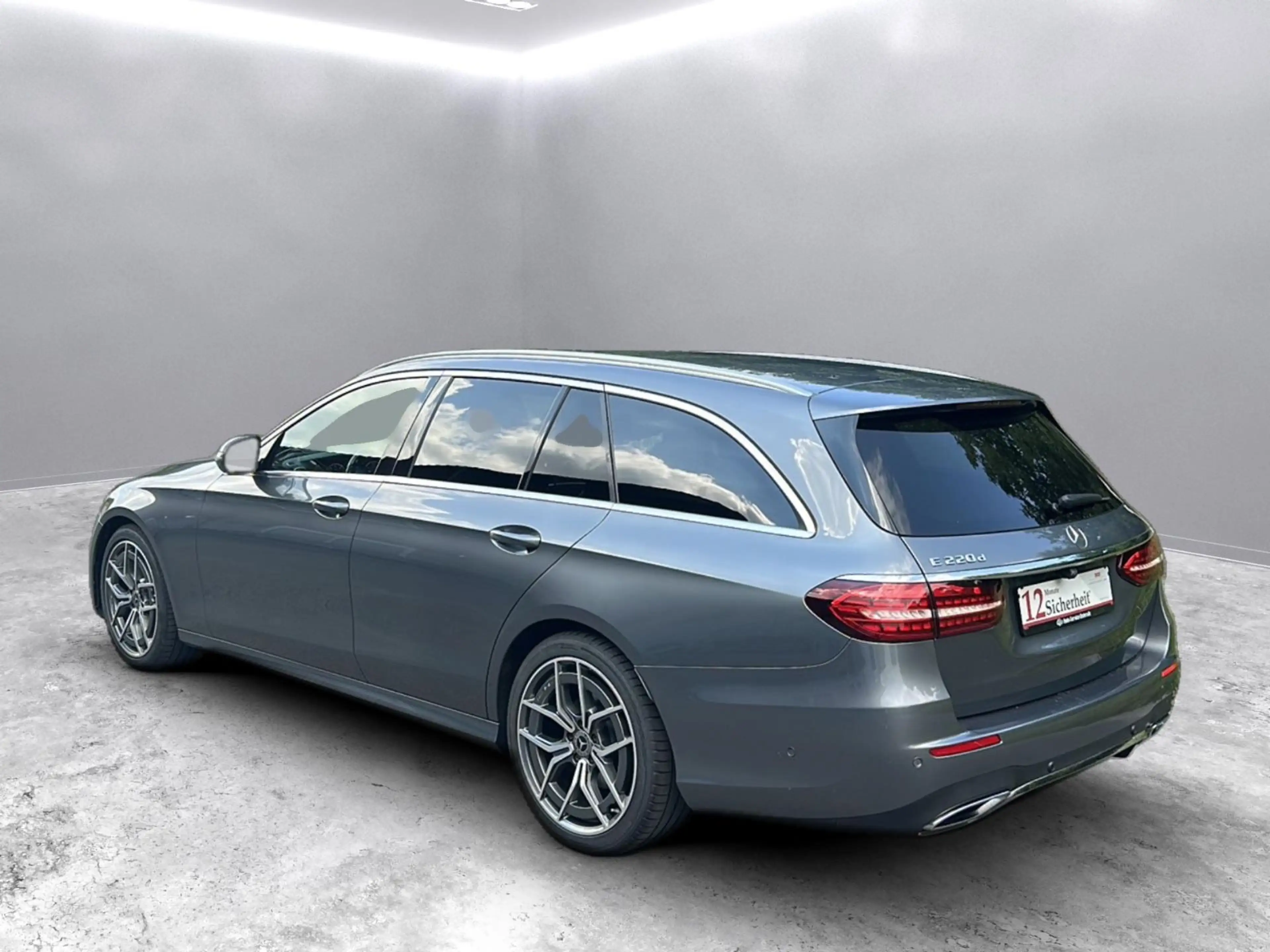 Mercedes-Benz E 220 T-Modell AMG *2.HD/AHK/SHD/MBUX/LED* — photo 4