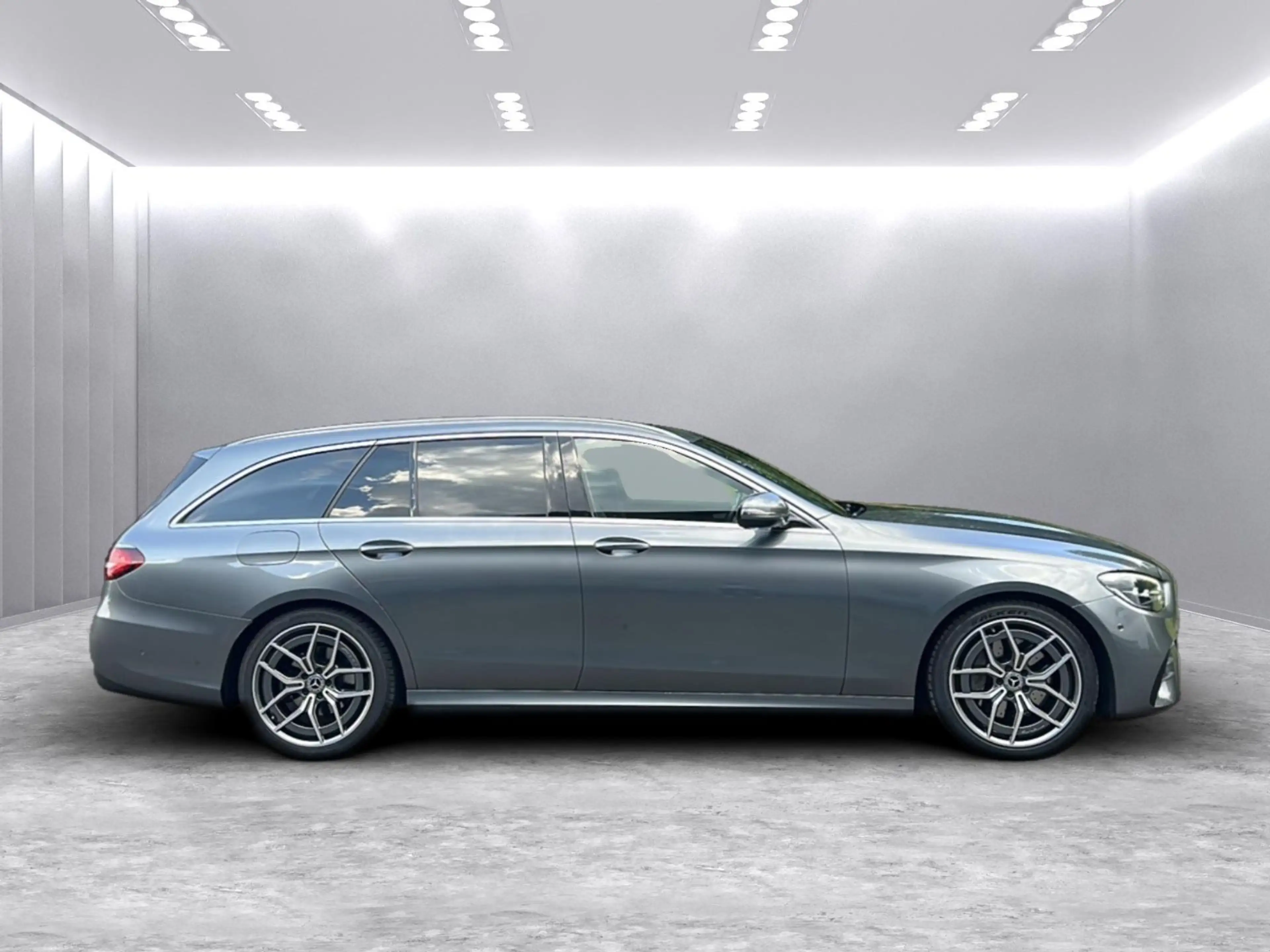 Mercedes-Benz E 220 T-Modell AMG *2.HD/AHK/SHD/MBUX/LED* — photo 7