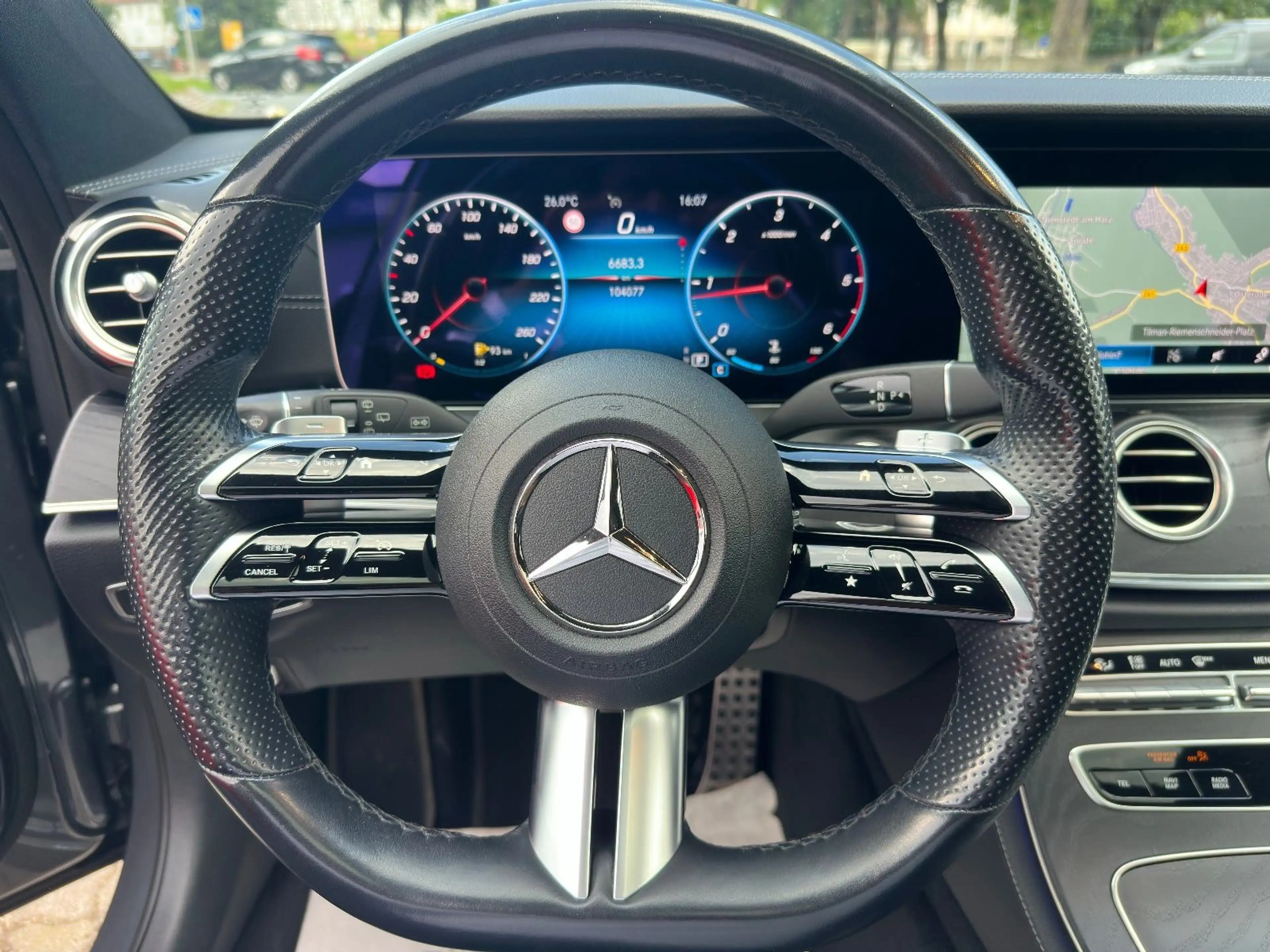 Mercedes-Benz E 220 T-Modell AMG *2.HD/AHK/SHD/MBUX/LED* — photo 10