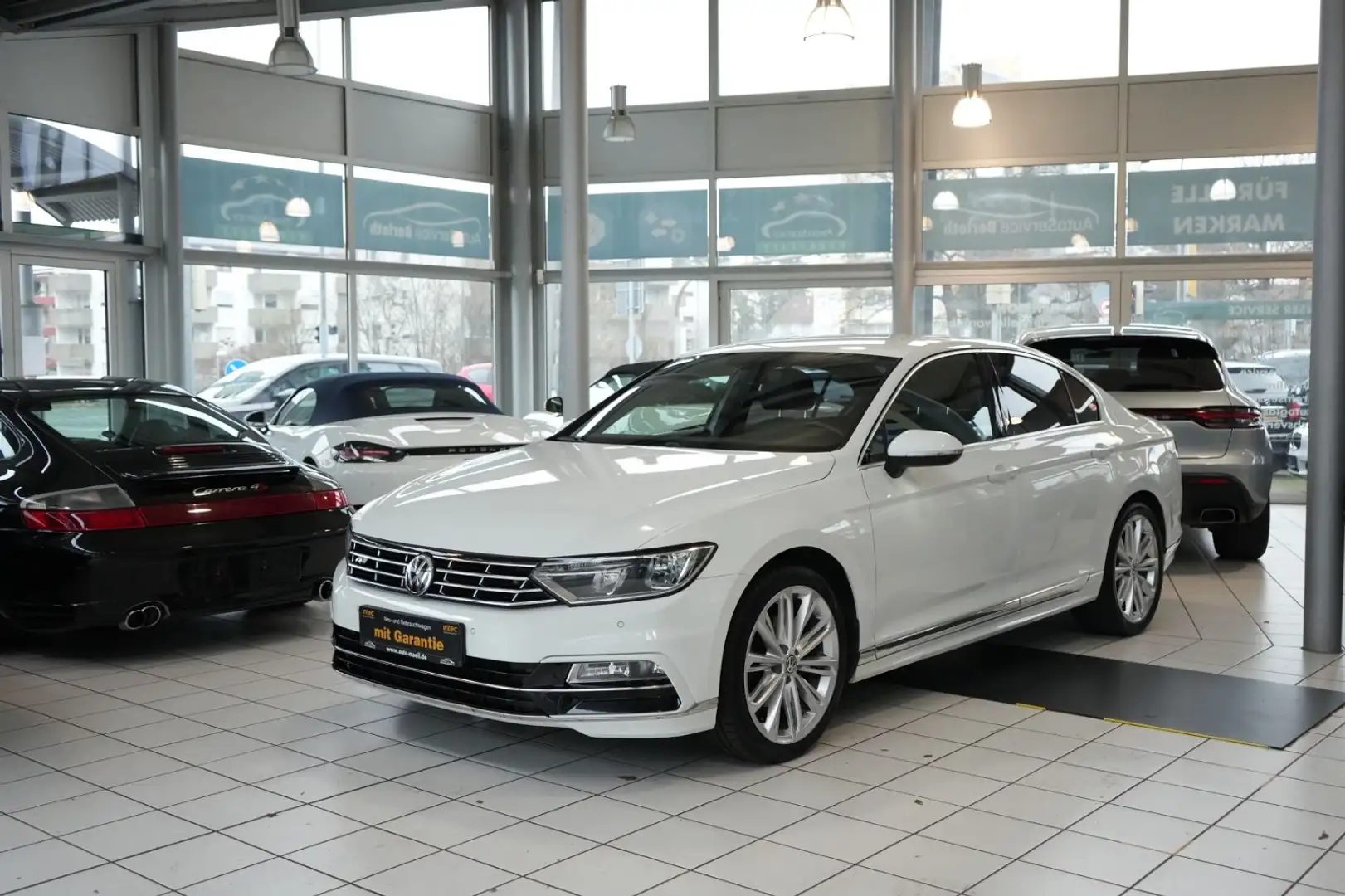 Volkswagen Passat Lim. R-Line BMT/Start-Stopp Bílá - 2