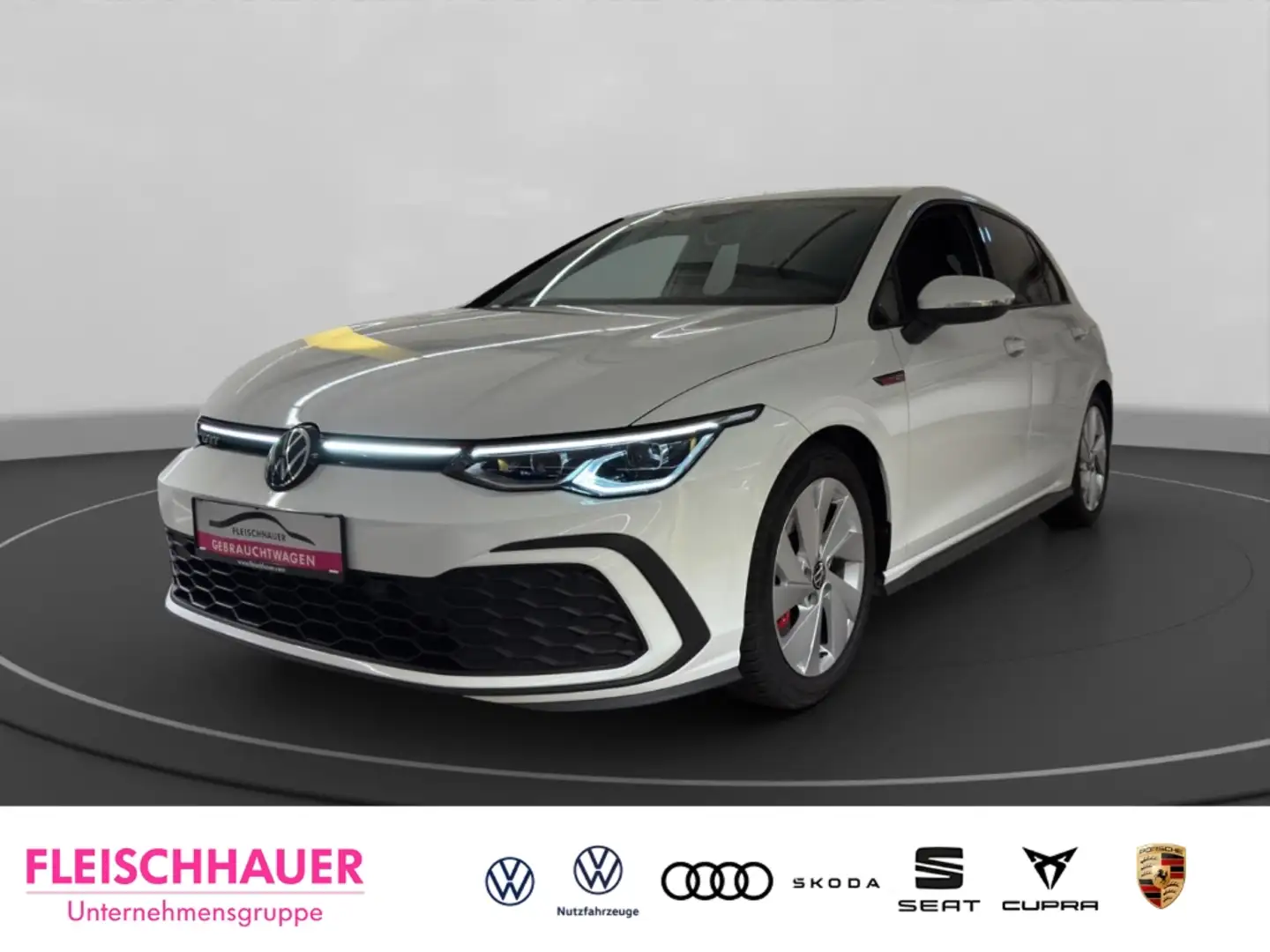 Volkswagen Golf GTI VIII 2.0 TSI LED+DC+ACC+NAVI+CARPLAY+SHZ+PDC V&H+ Bílá - 1