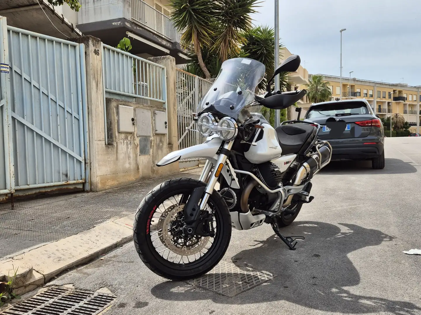 Moto Guzzi V 85 TT Wit - 2