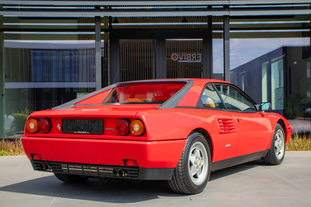 Ferrari Mondial T Coupé 3.4 V8 Manueel / 4 ZITPLAATSEN / HISTORIEK / OLDTIMER / BELG / LEDER / AIRCO / ELEKTR. RAMEN !, foto 11