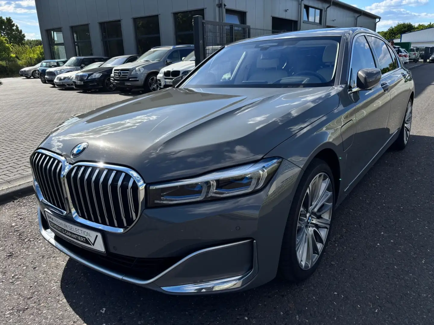 BMW 745 e L xDrive Executive Lounge/Laser/2xDVD+TV Gris - 1