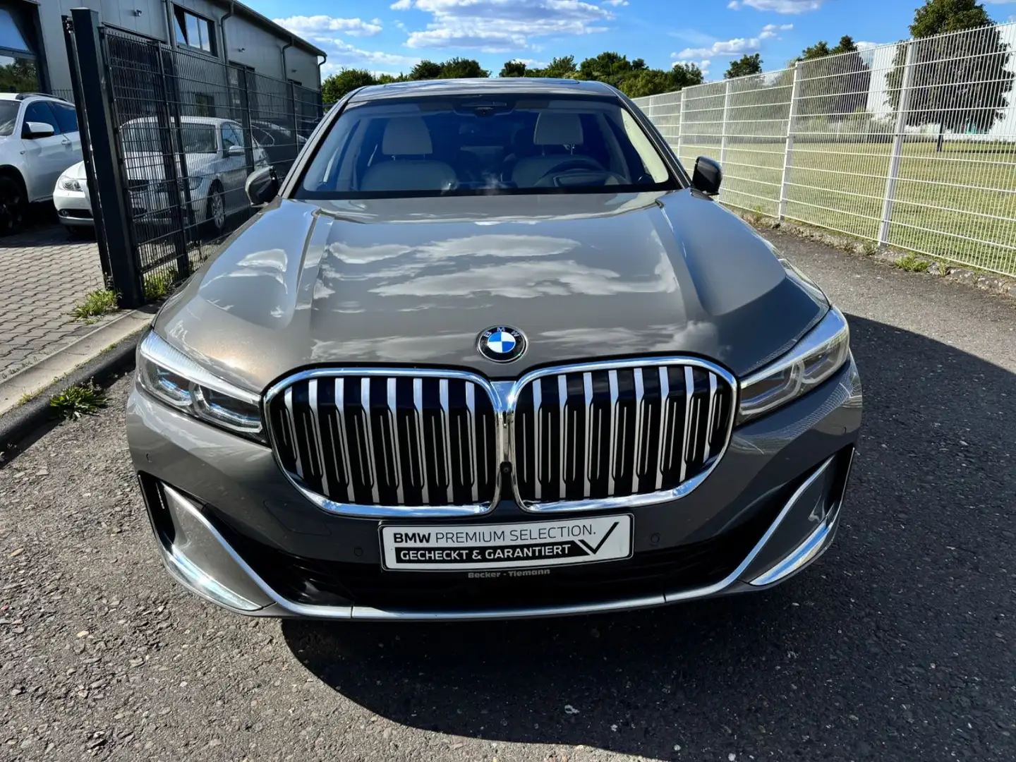 BMW 745 e L xDrive Executive Lounge/Laser/2xDVD+TV Gris - 2