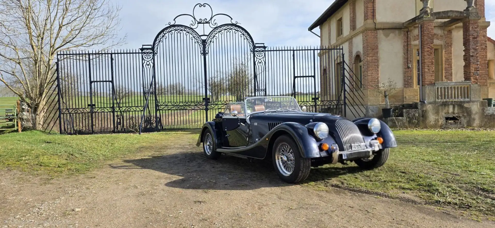 Morgan Plus 4 2L GDI Blau - 1
