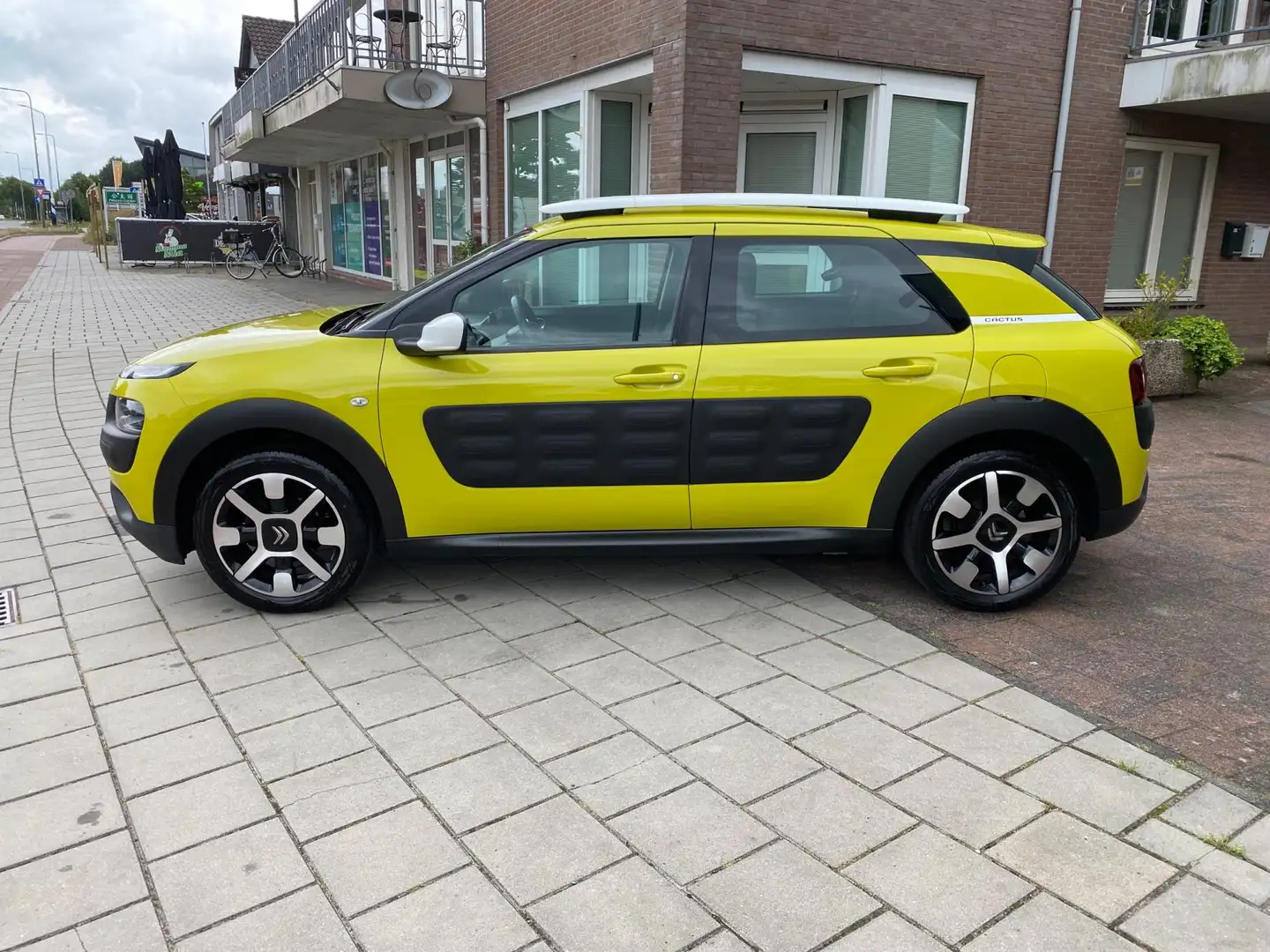 Citroen C4 Cactus 1.2 VTi Feel/Airco//Camera!/cruisecontro/ lm velge Yellow - 2