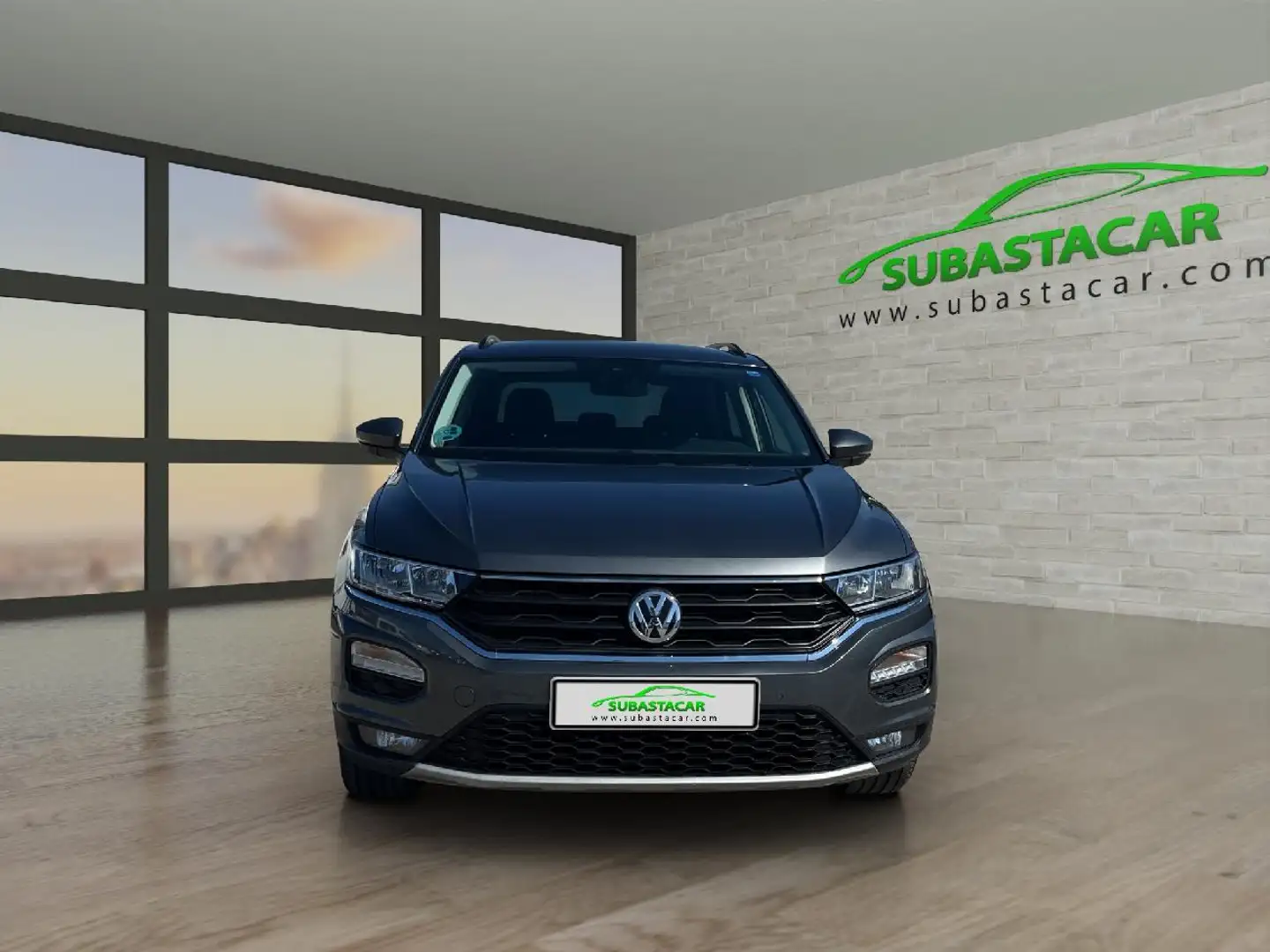 Volkswagen T-Roc 1.6TDI Advance Gris - 2