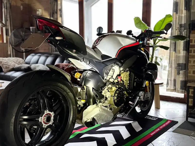 Ducati Streetfighter - foto 3