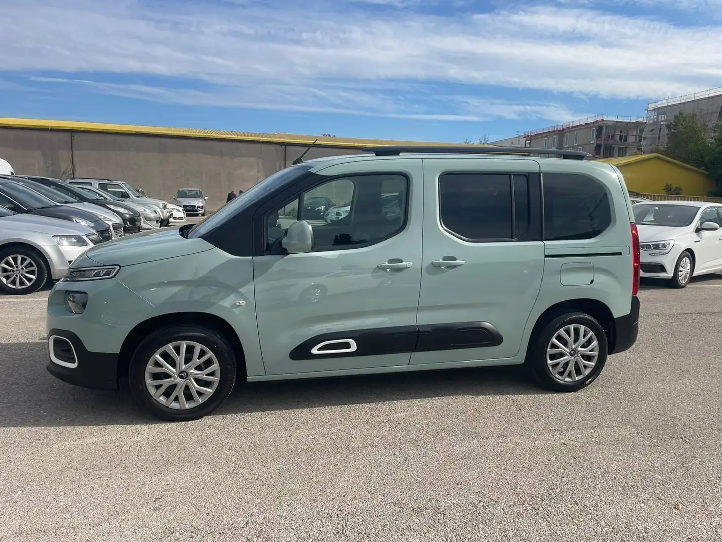 Citroen Berlingo PureTech 110PS Feel PICKERL 01/27 Parkhilfe Tempomat Grün - 2
