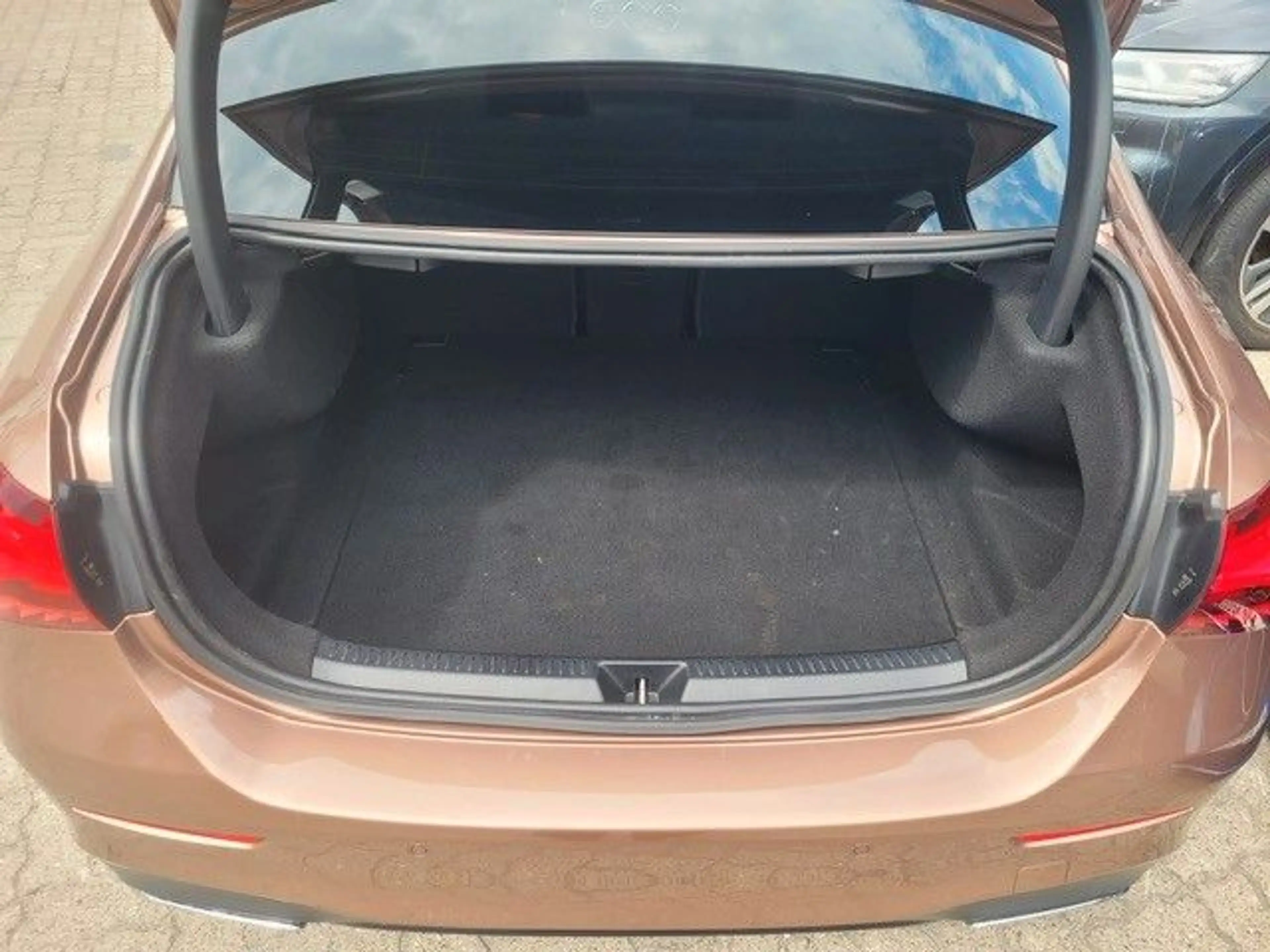 Mercedes-Benz A 200 AMG Automatik Pano Head-Up Keyless Kamera — photo 15