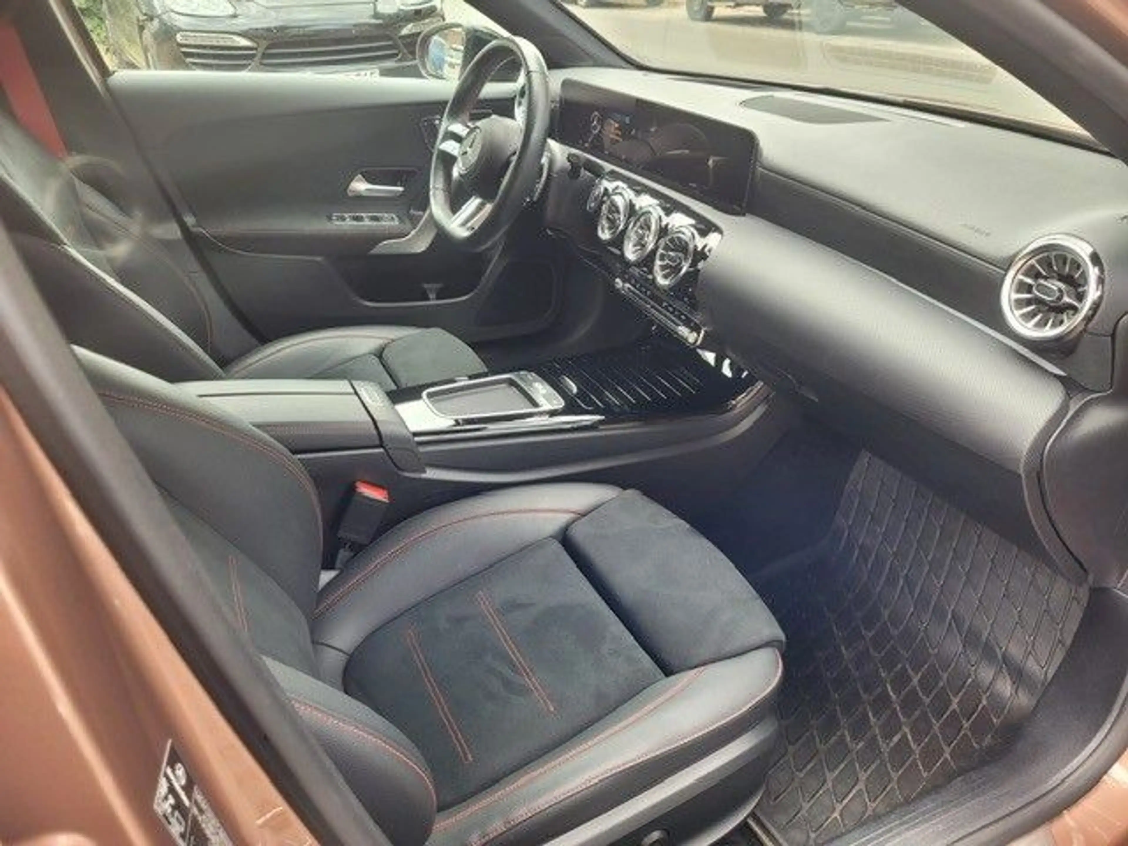 Mercedes-Benz A 200 AMG Automatik Pano Head-Up Keyless Kamera — photo 10