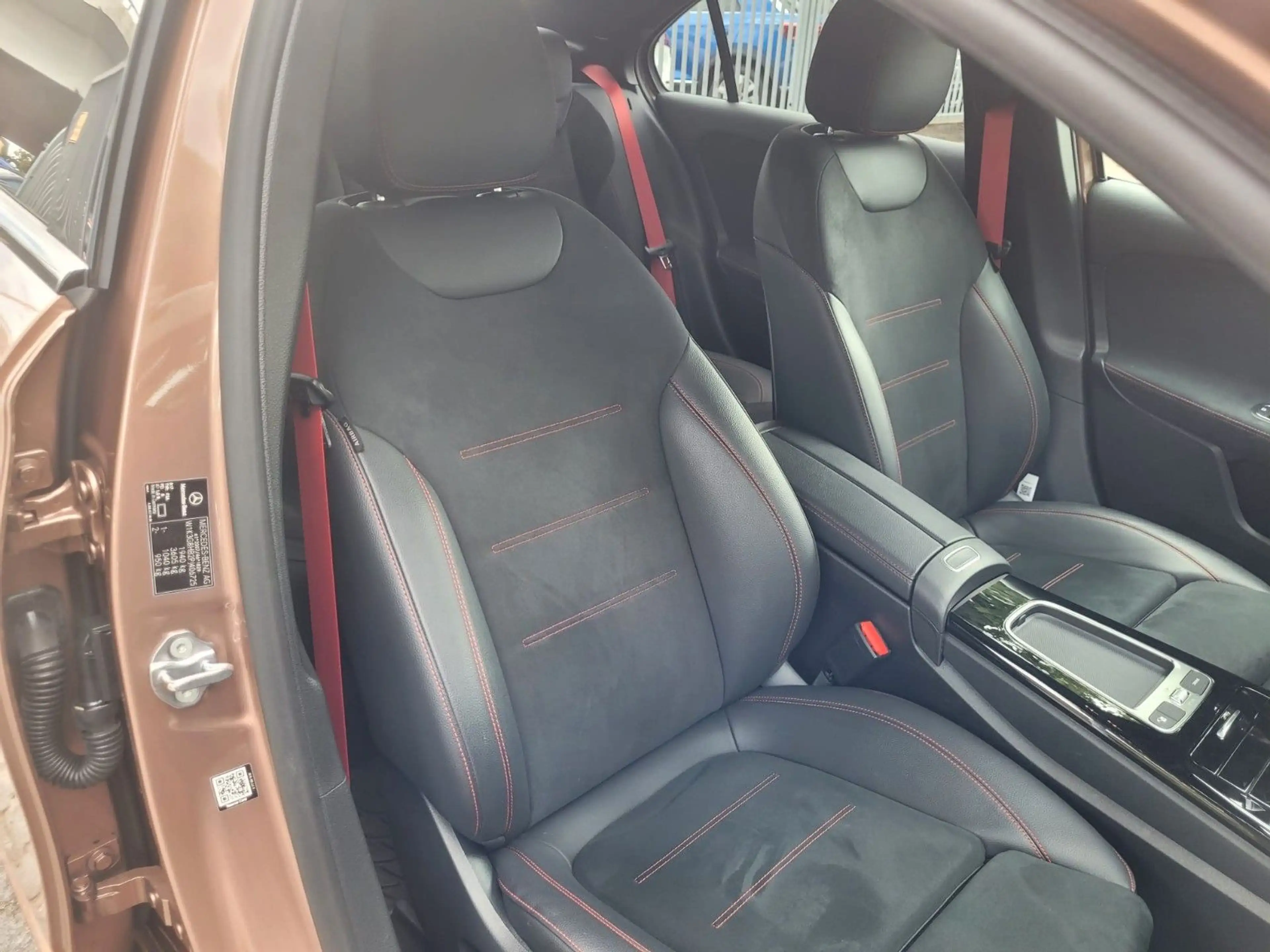 Mercedes-Benz A 200 AMG Automatik Pano Head-Up Keyless Kamera — photo 11