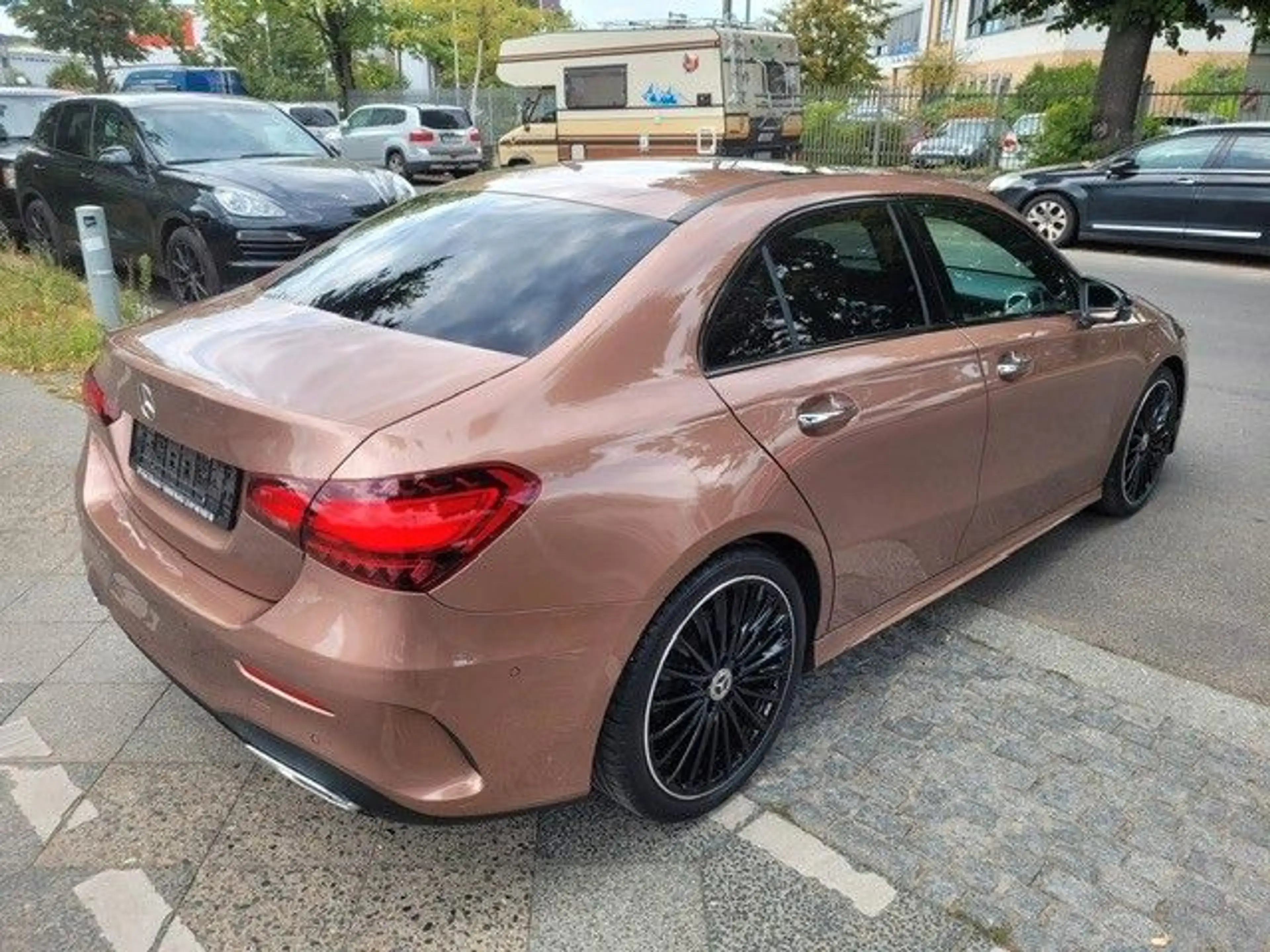 Mercedes-Benz A 200 AMG Automatik Pano Head-Up Keyless Kamera — photo 13