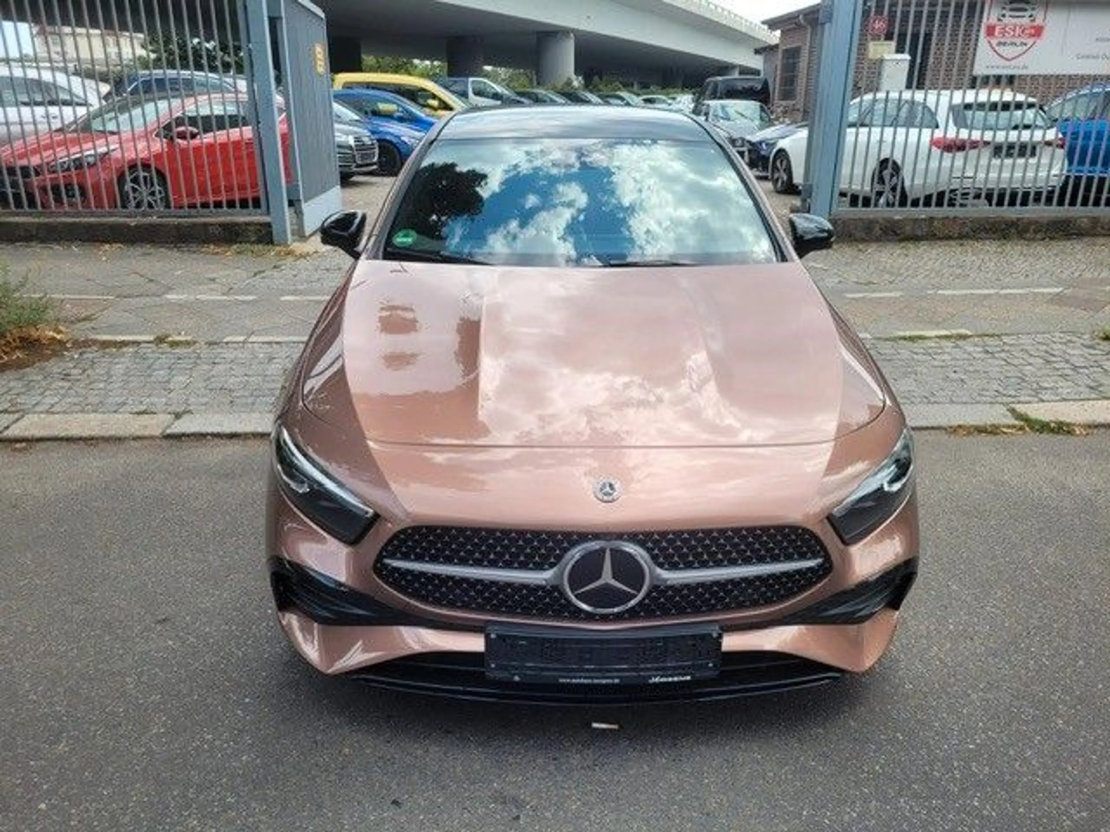 Mercedes-Benz A 200 AMG Automatik Pano Head-Up Keyless Kamera — photo 3