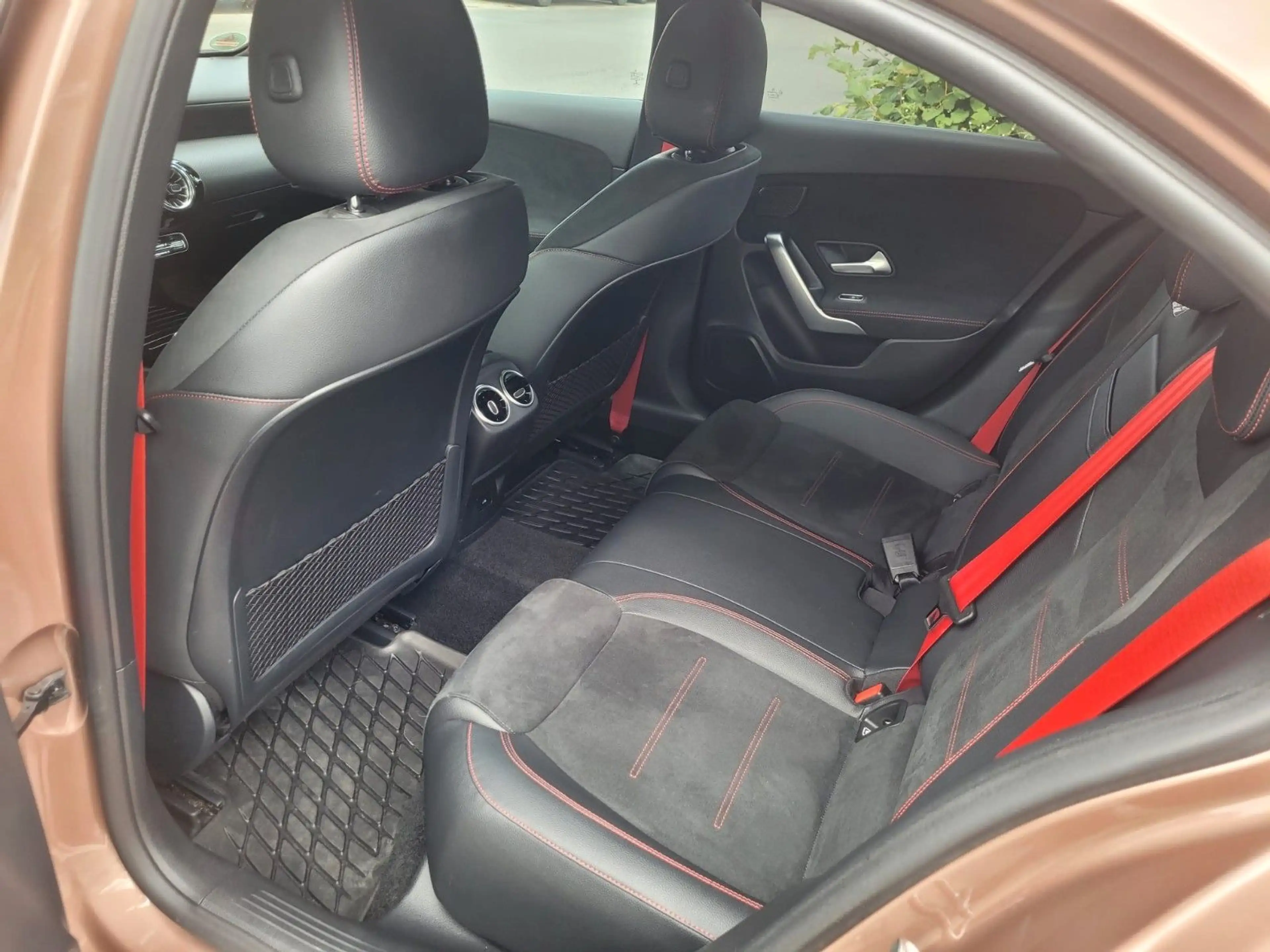 Mercedes-Benz A 200 AMG Automatik Pano Head-Up Keyless Kamera — photo 9