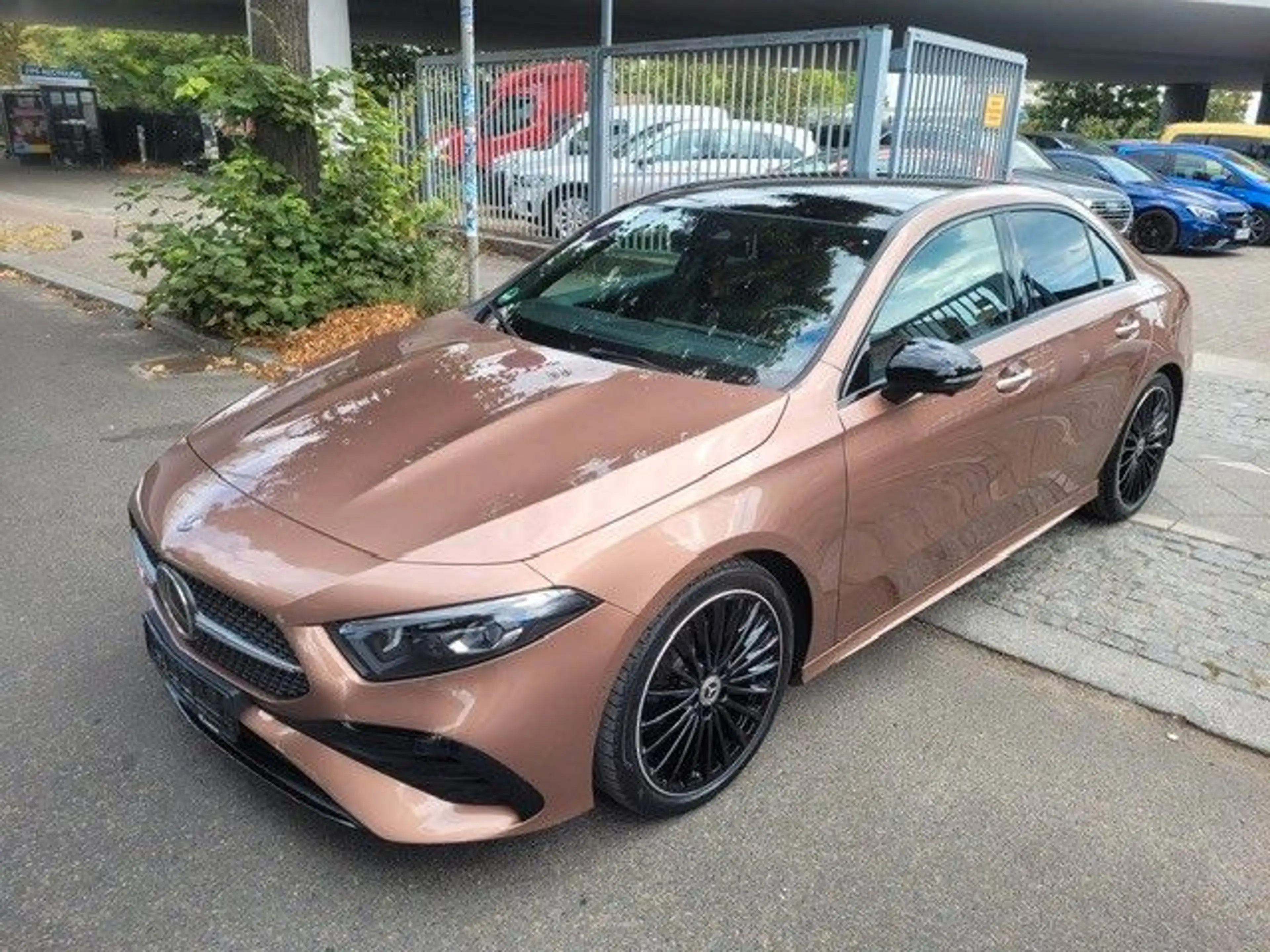 Mercedes-Benz A 200 AMG Automatik Pano Head-Up Keyless Kamera — photo 2