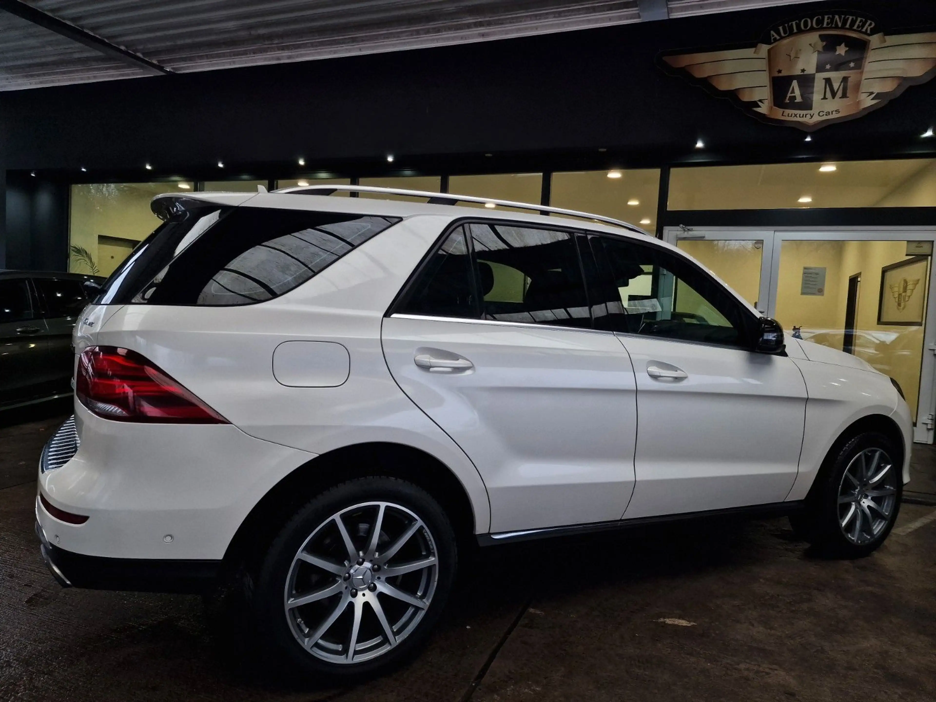 Mercedes-Benz GLE 350 d 4Matic Panorama/LEDER/AHK/Designo/20" — photo 11