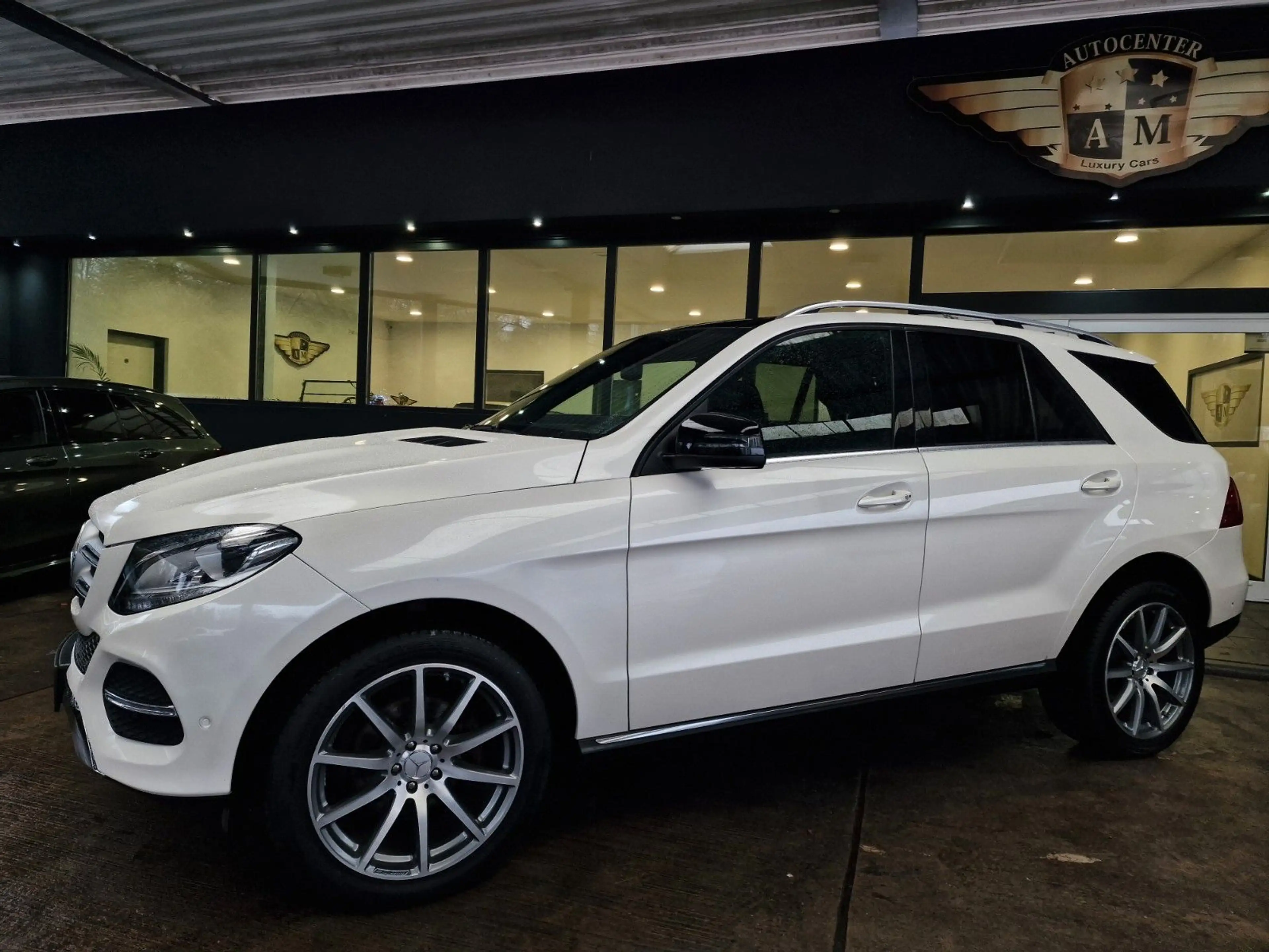 Mercedes-Benz GLE 350 d 4Matic Panorama/LEDER/AHK/Designo/20" — photo 3